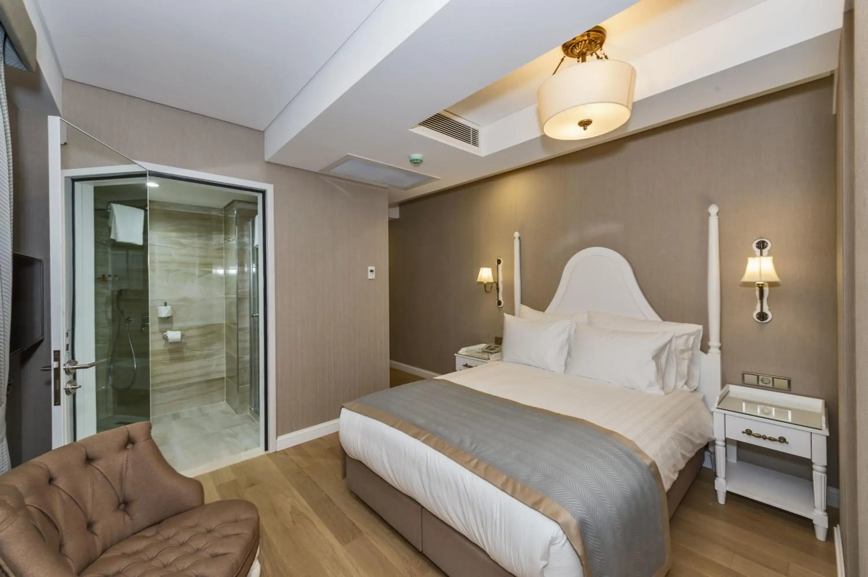 Photo of the whole room, Bed in Hanna Hotel