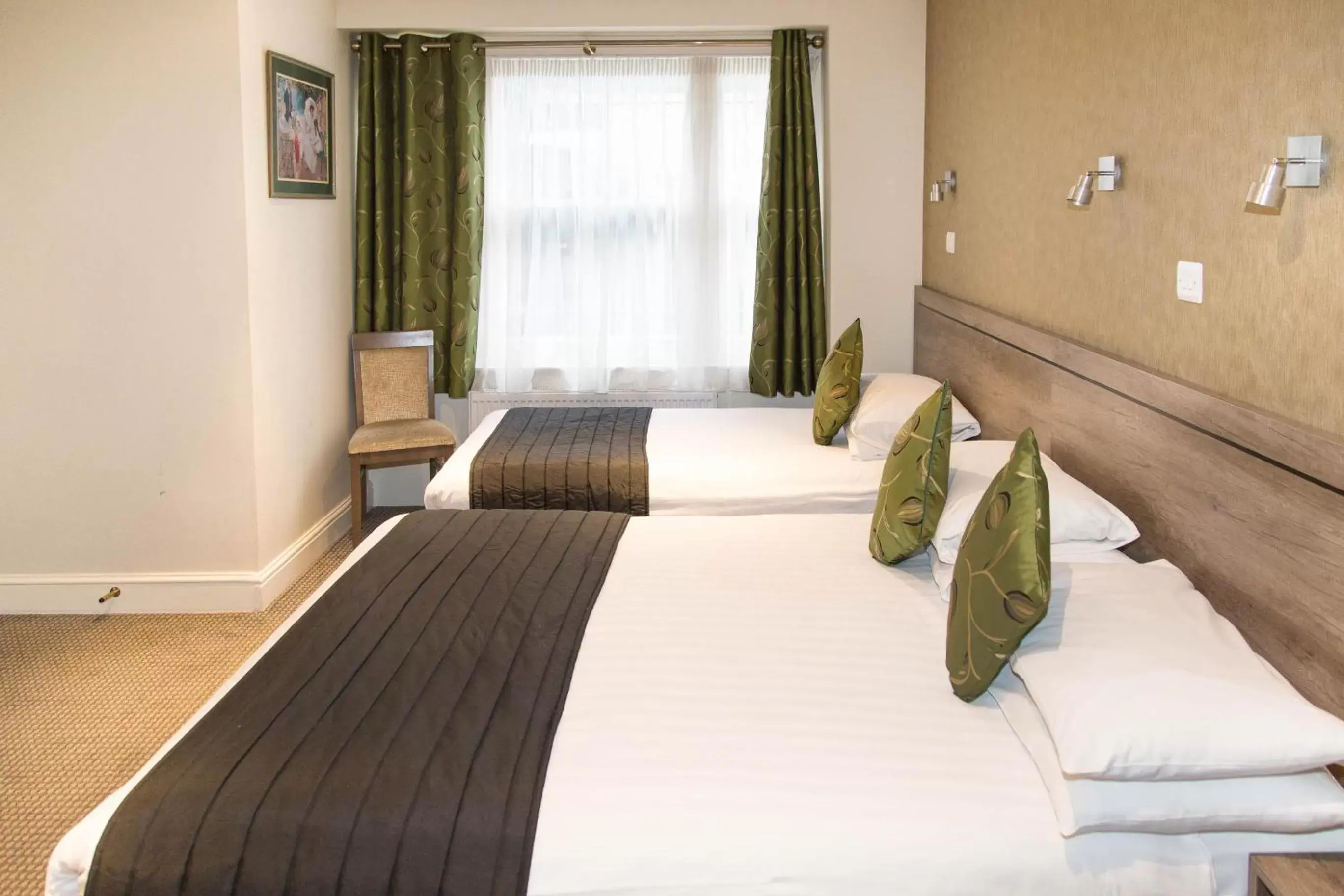 Bed in Kensington Gardens Hotel