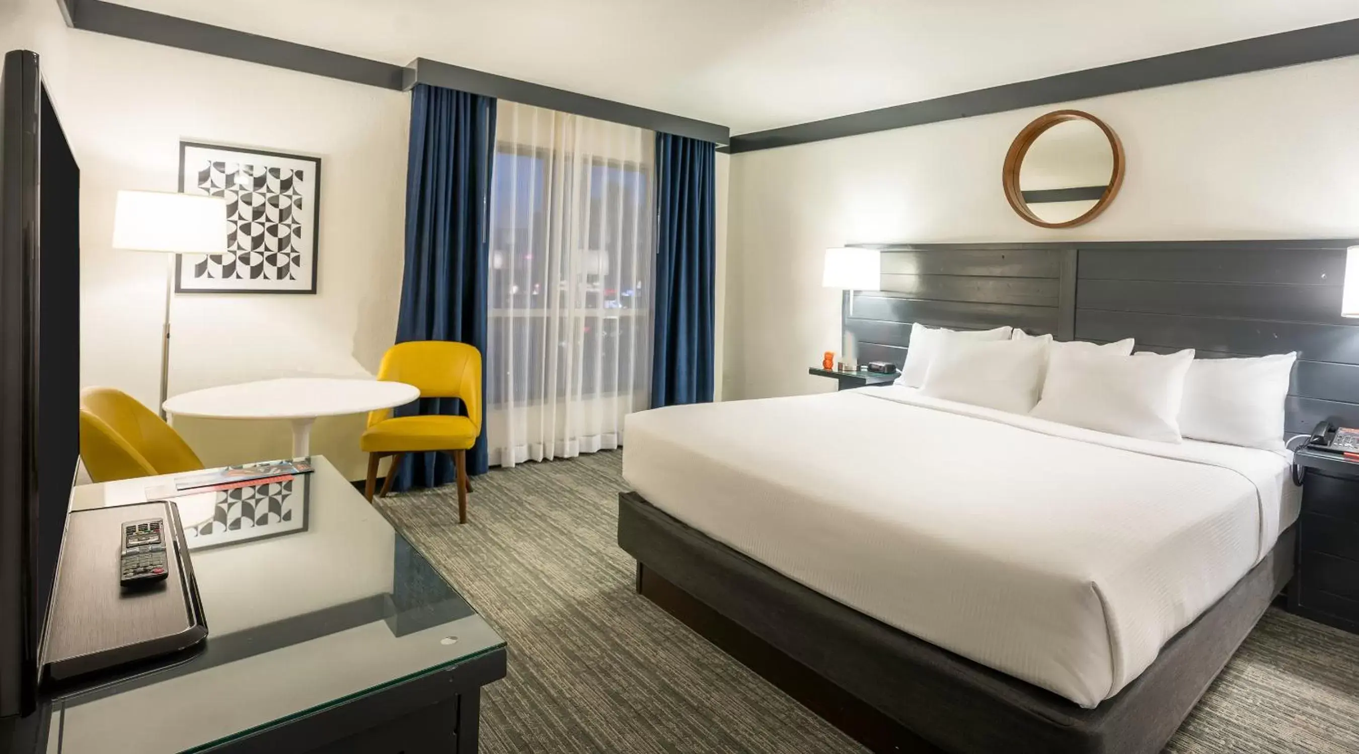 Bedroom, Bed in OYO Hotel and Casino Las Vegas