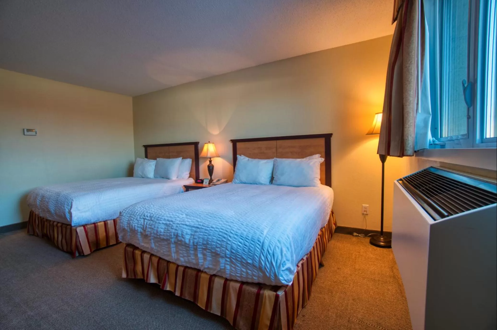 Photo of the whole room, Bed in Park West Inn