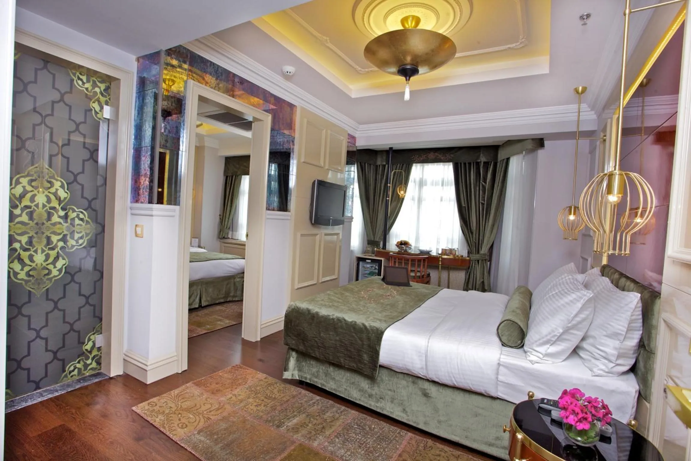 Living room, Bed in Taksim Star Hotel