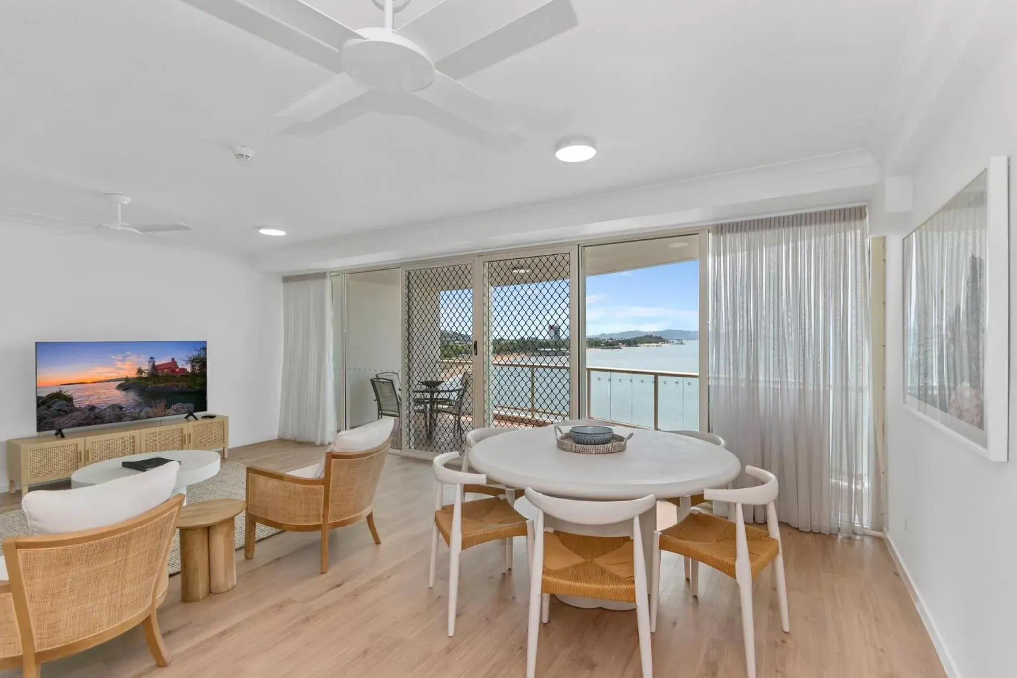 Dining area in Mariners North Holiday Apartments