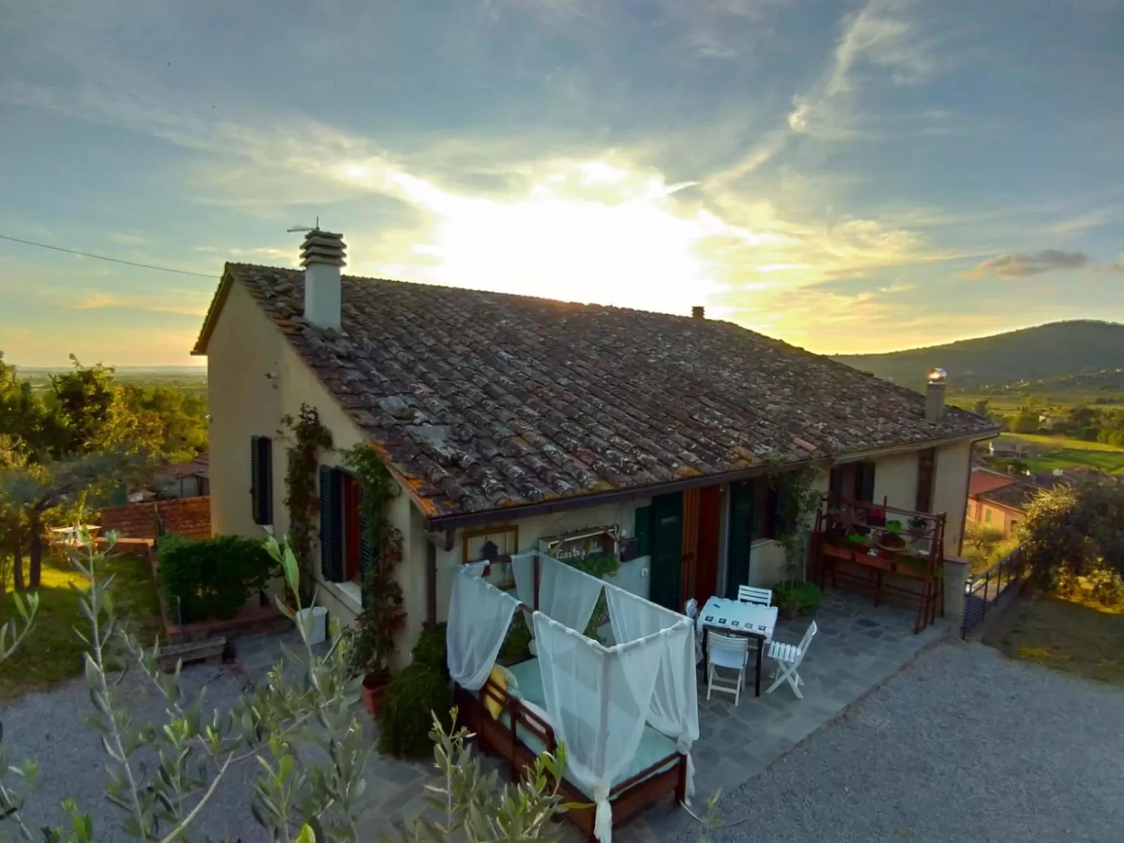 Property Building in La Casa tra Gli Ulivi Cottage House