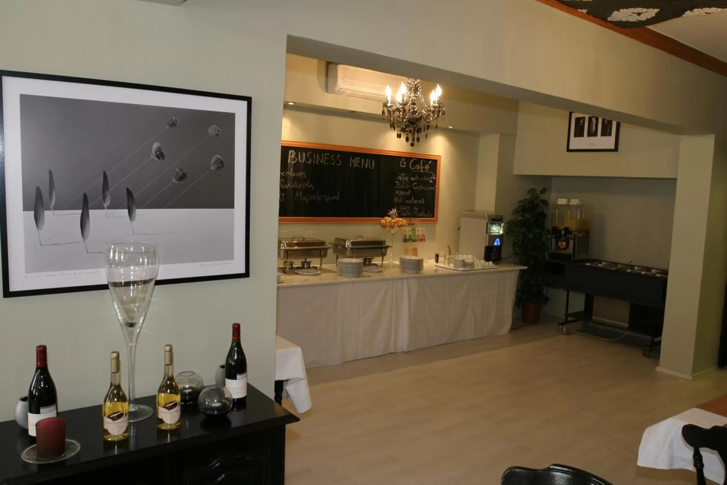 Restaurant/places to eat, Kitchen/Kitchenette in Hotel Gloria Budapest City Center