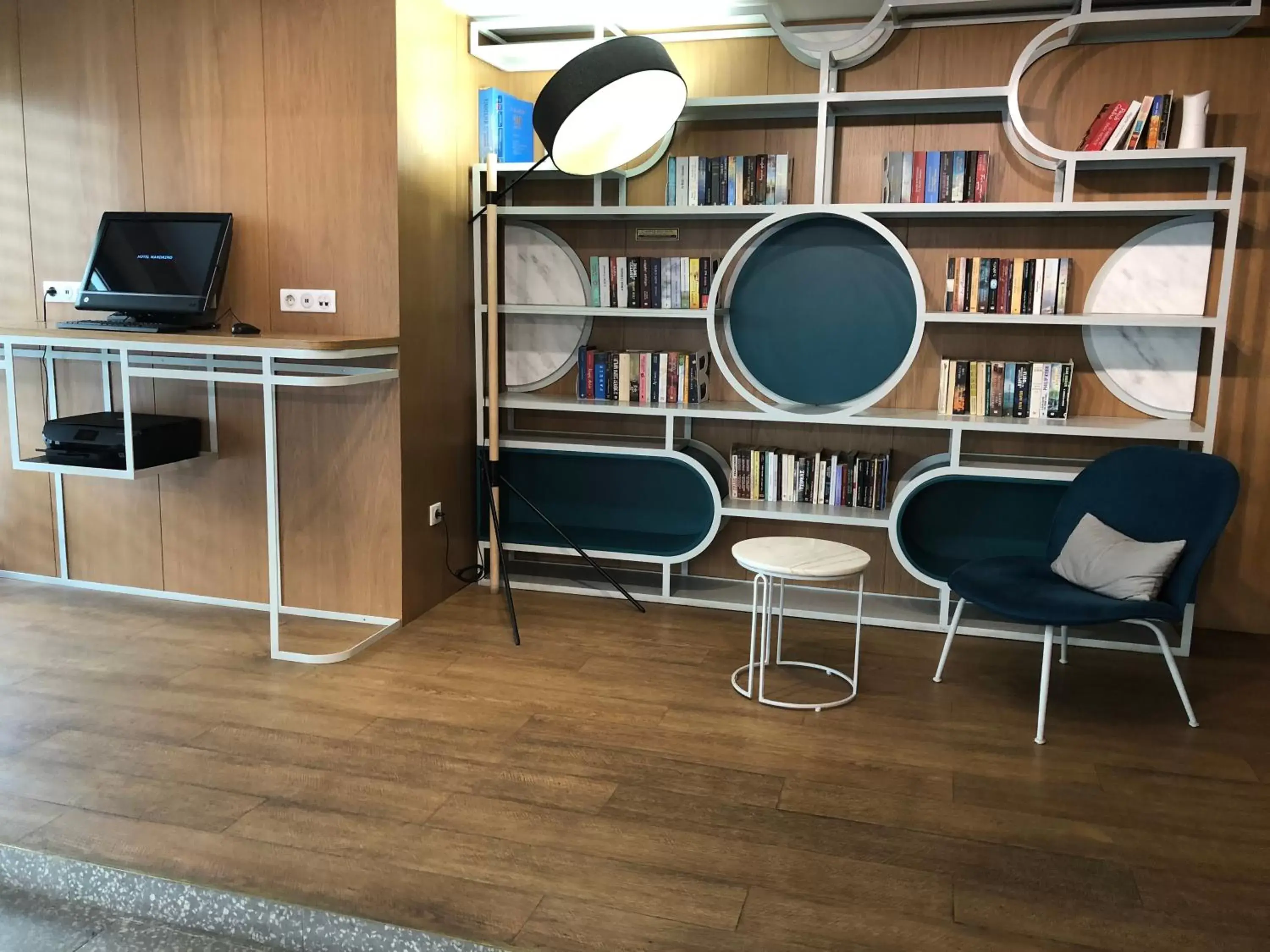 Library in Mandrino Hotel