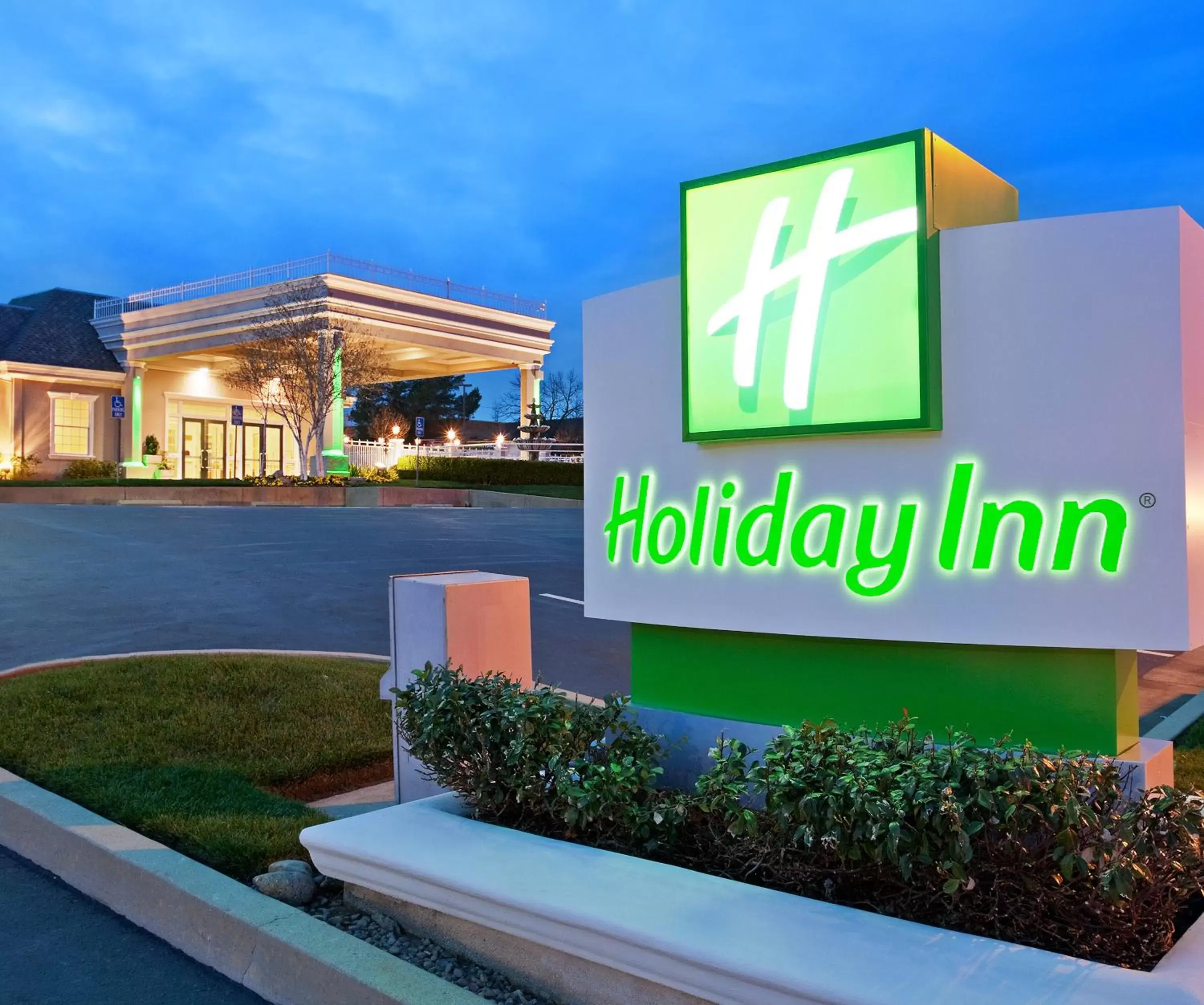 Property building in Holiday Inn Redding by IHG Property building in Holiday Inn Redding by IHG