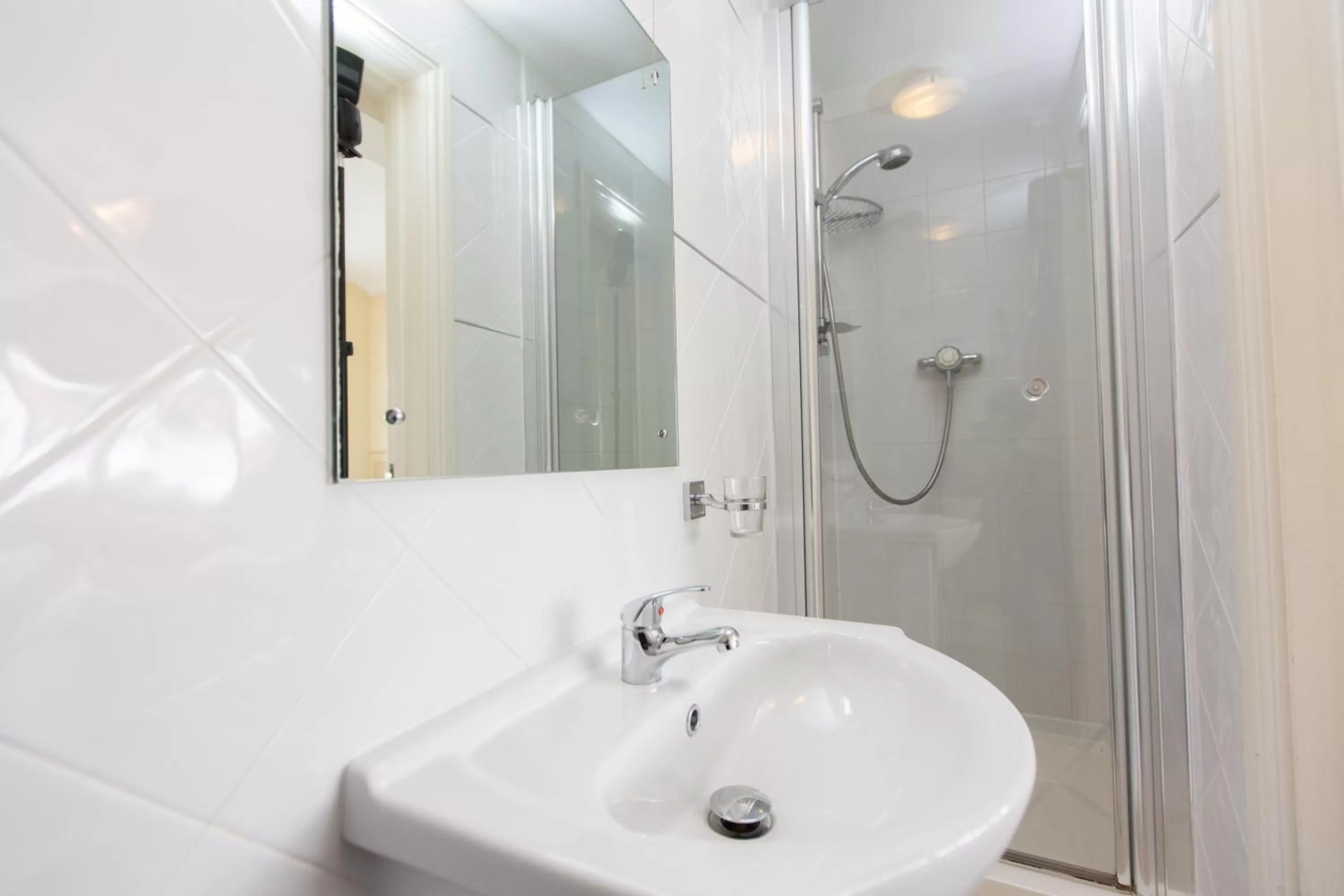 Shower, Bathroom in Station Approach