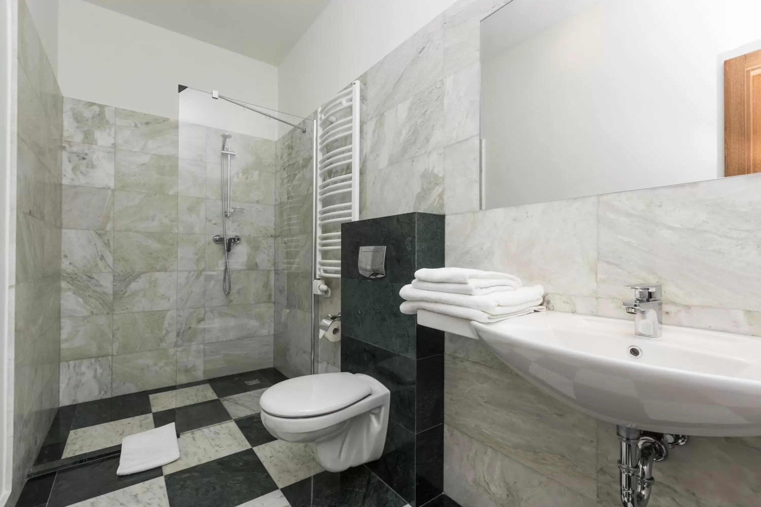 Bathroom in Grottger Luxury Boutique Hotel City