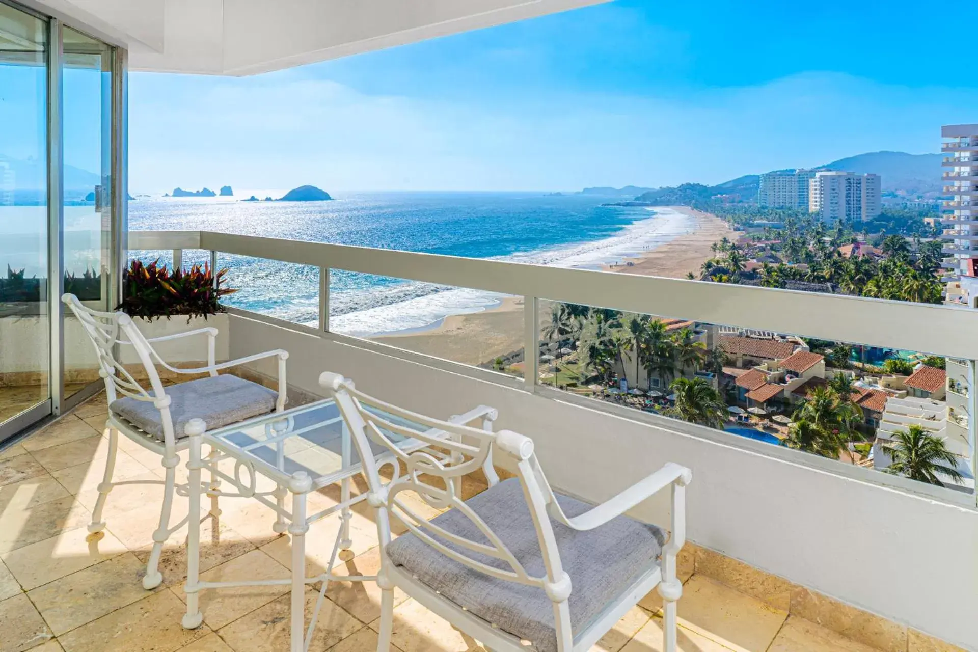 Sea view, Balcony/Terrace in Krystal Ixtapa