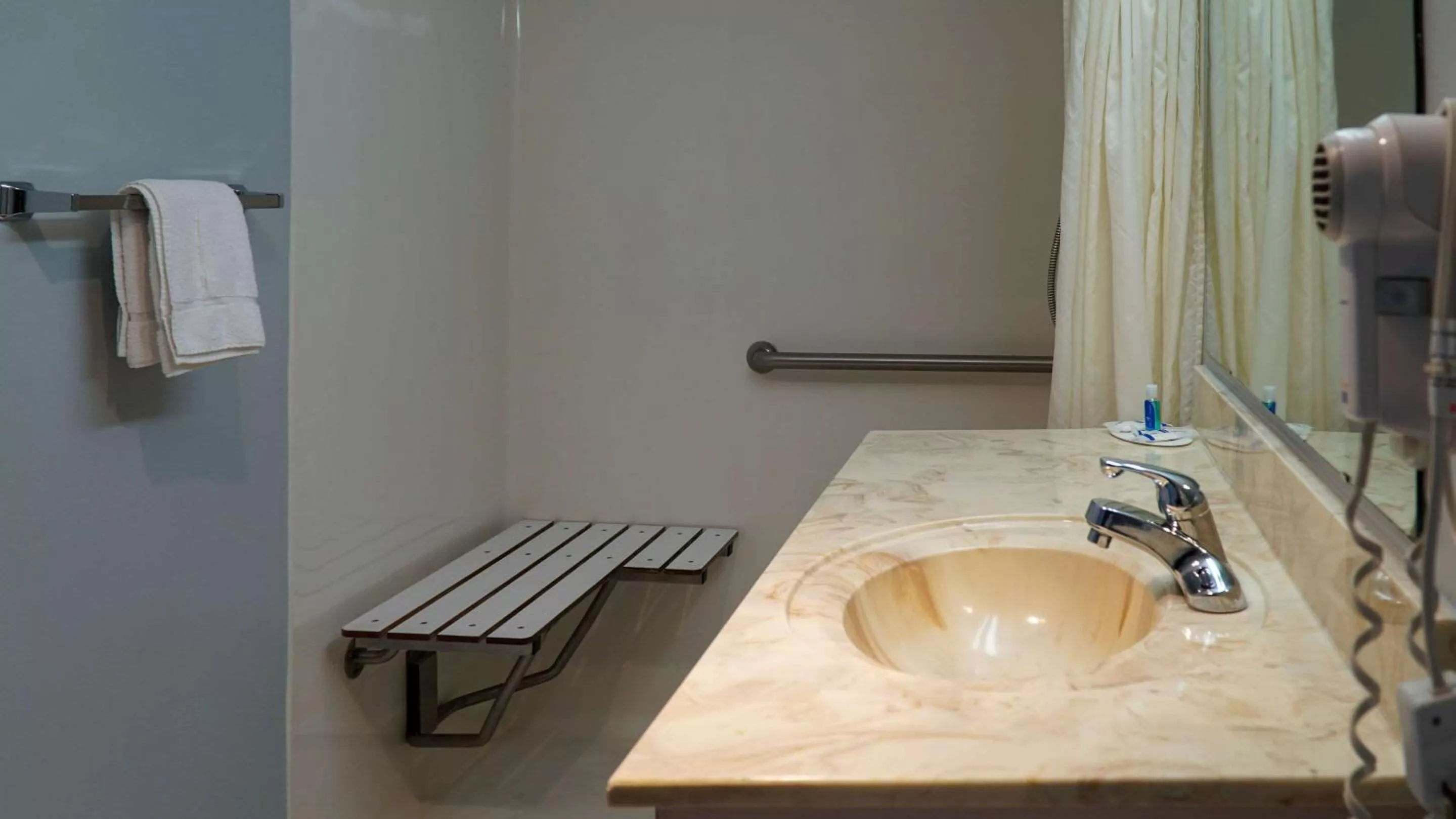 Bathroom in Rodeway Inn