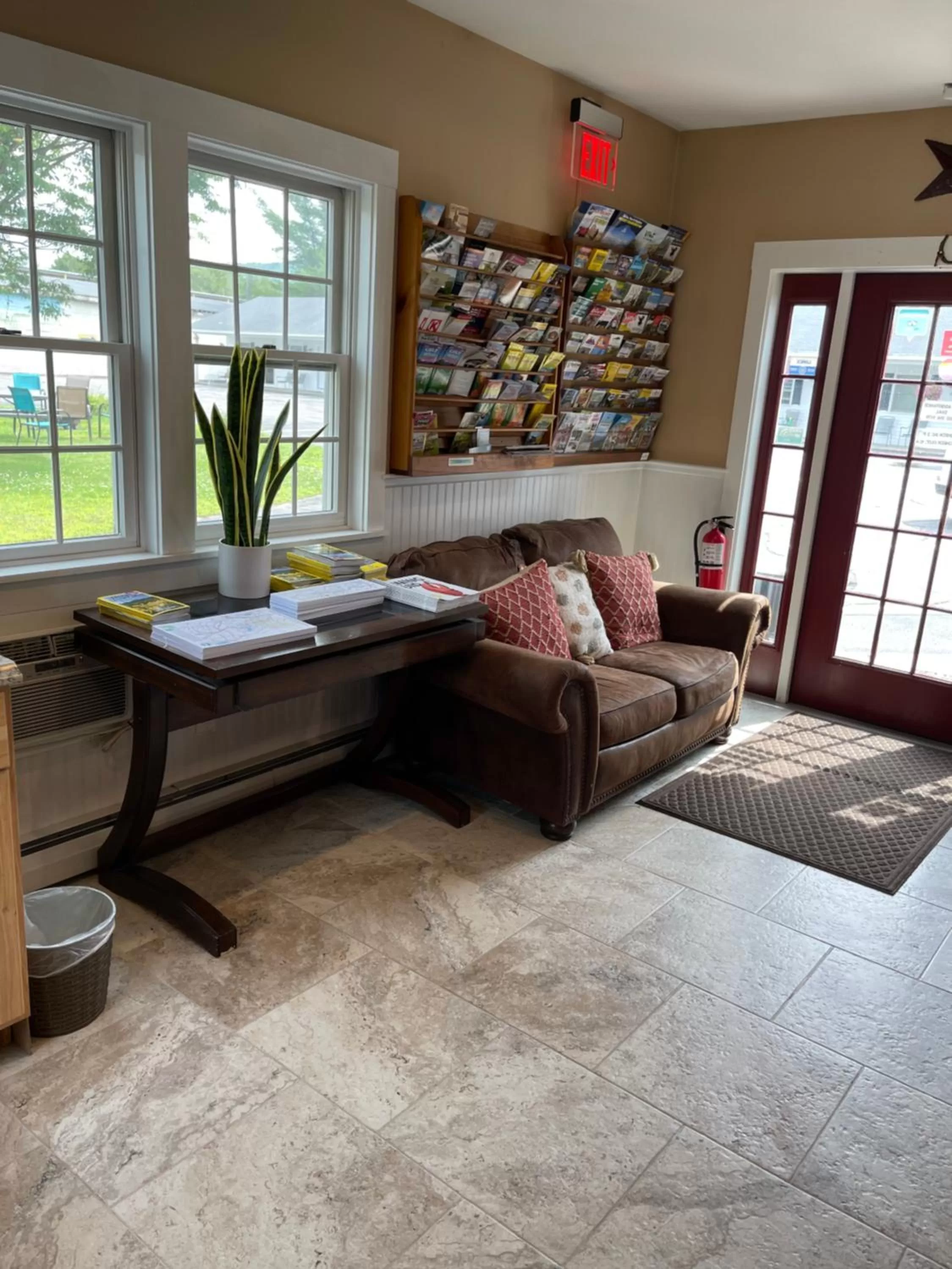 Lobby or reception in Colonial Motel