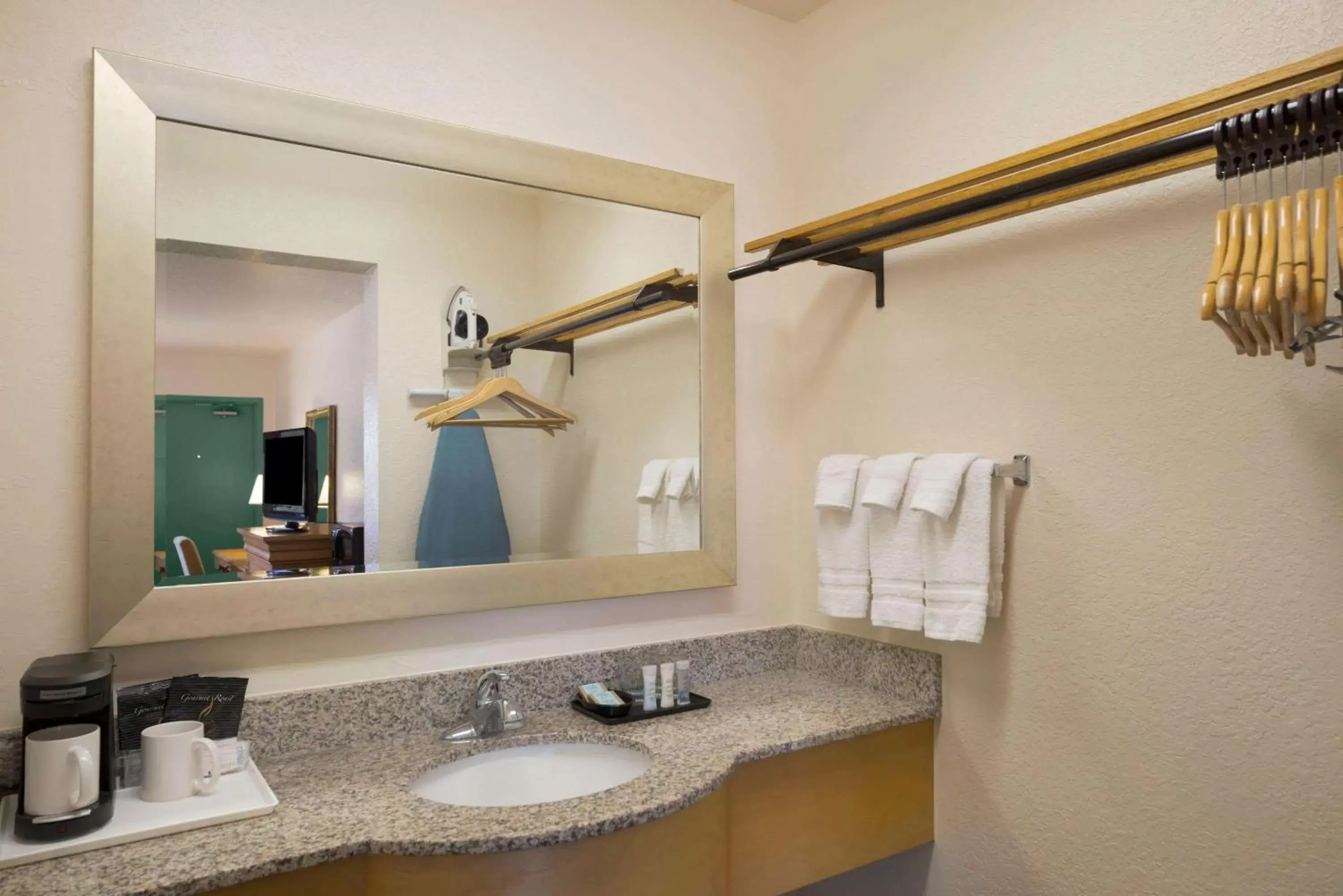 Bathroom in Travelodge by Wyndham Florida City/Homestead/Everglades