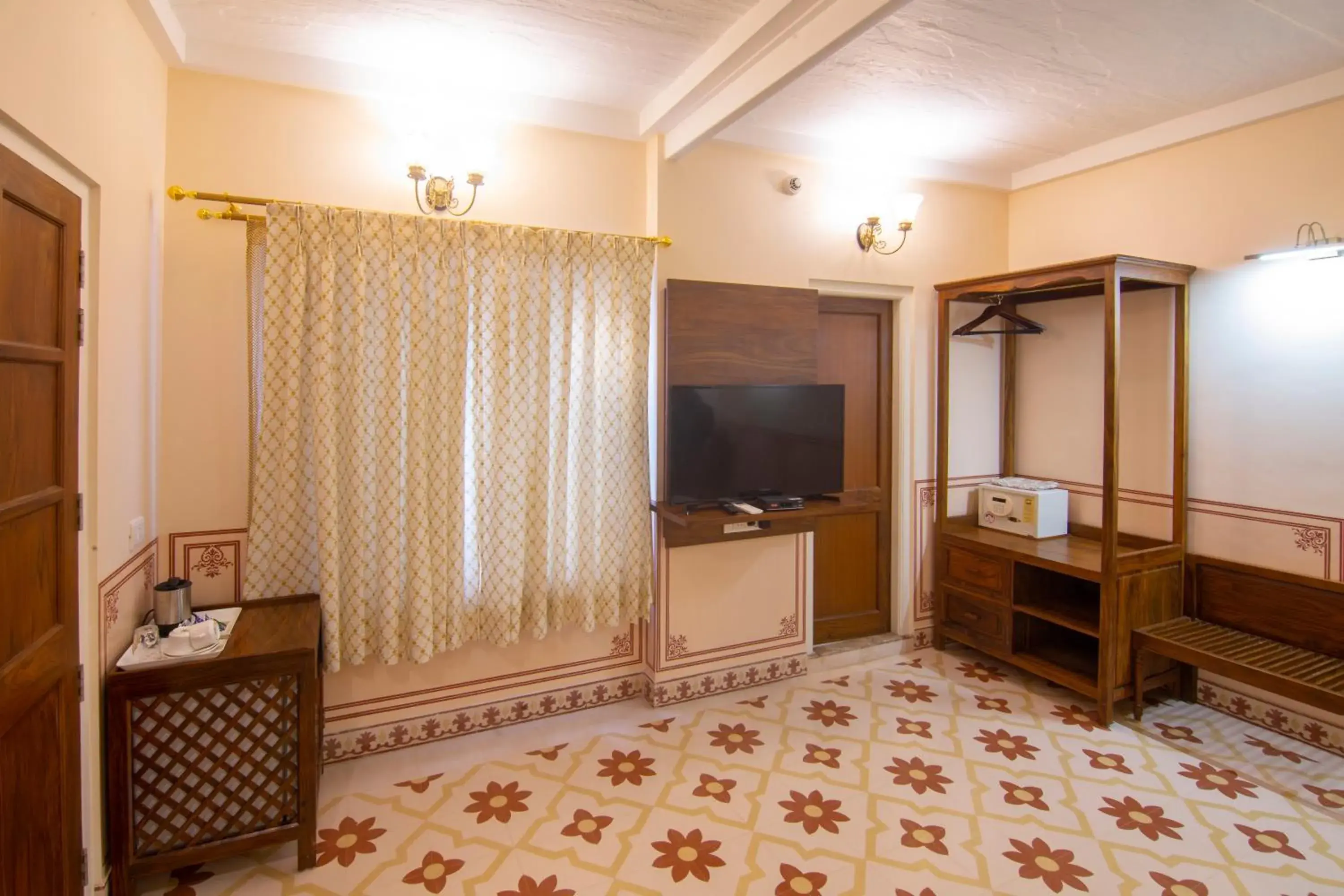 TV/Entertainment Center in Jai Niwas Garden Hotel