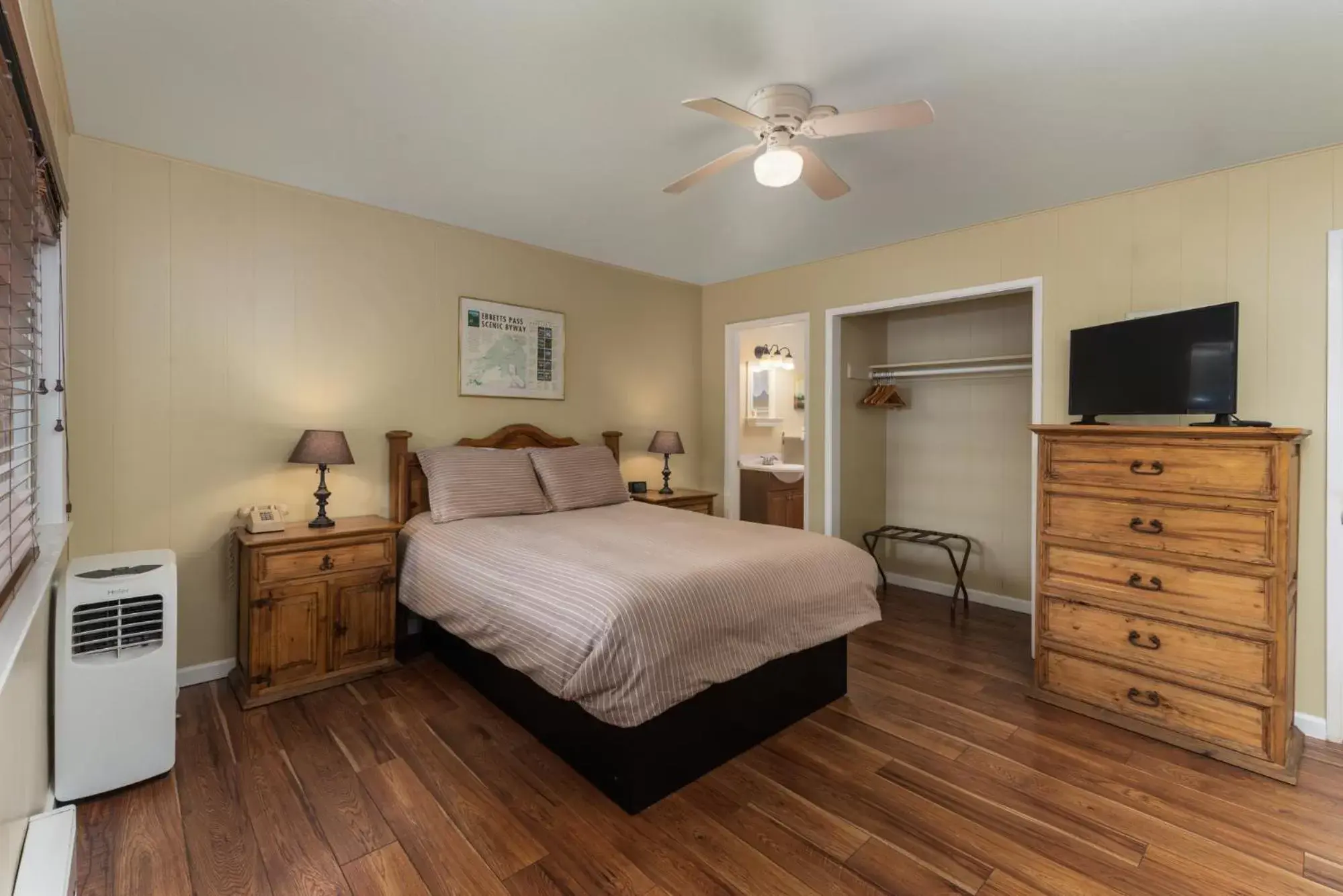 Bedroom, Bed in Arnold Meadowmont Lodge