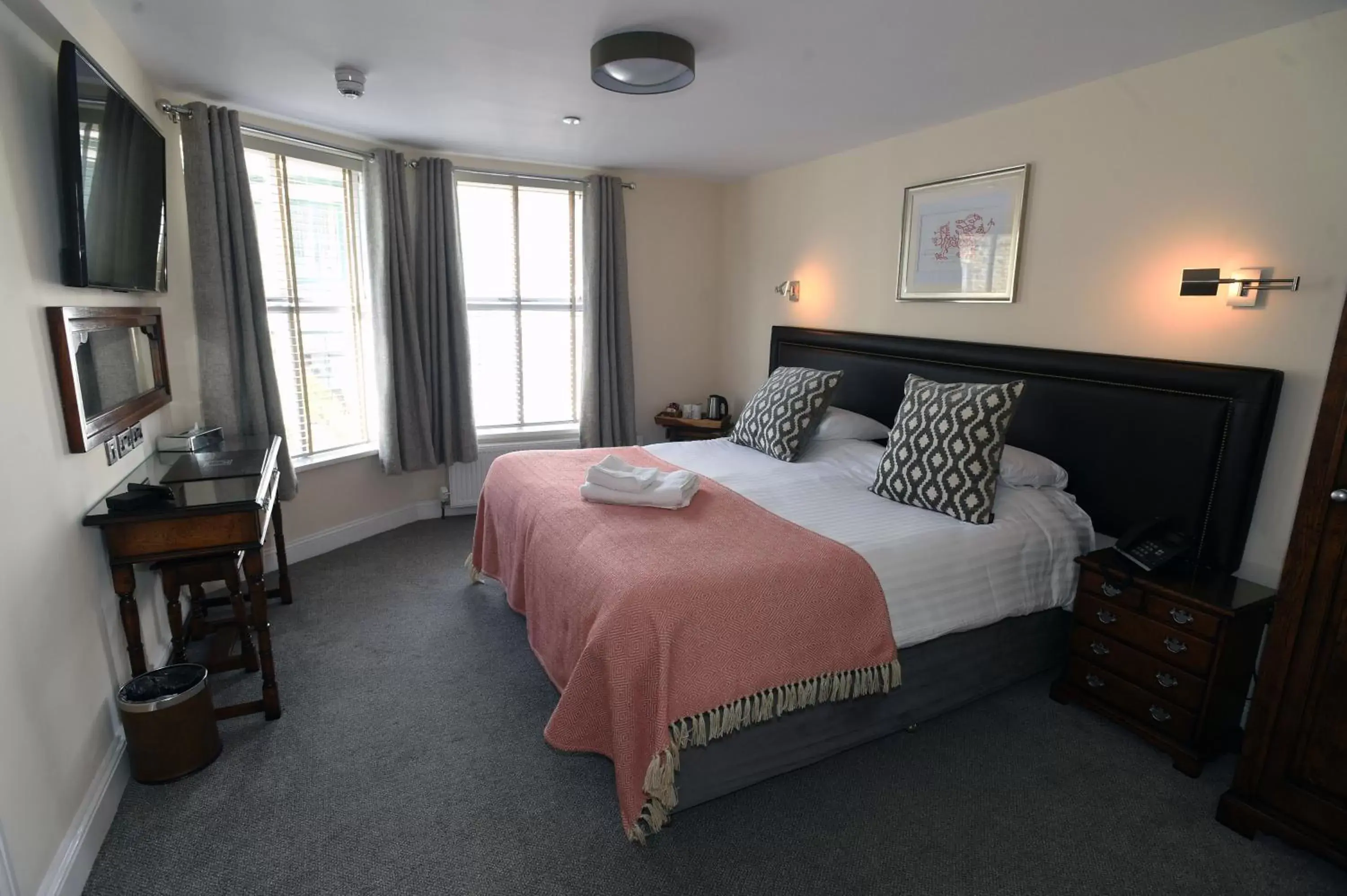 Bedroom, Bed in The Black Boy Inn