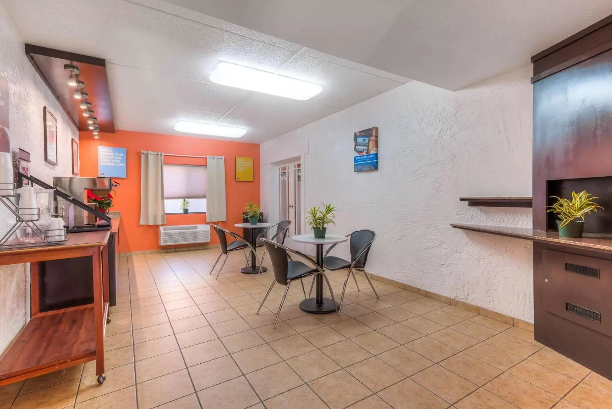 Lobby or reception, Dining Area in Motel 6-Bridgeview, IL