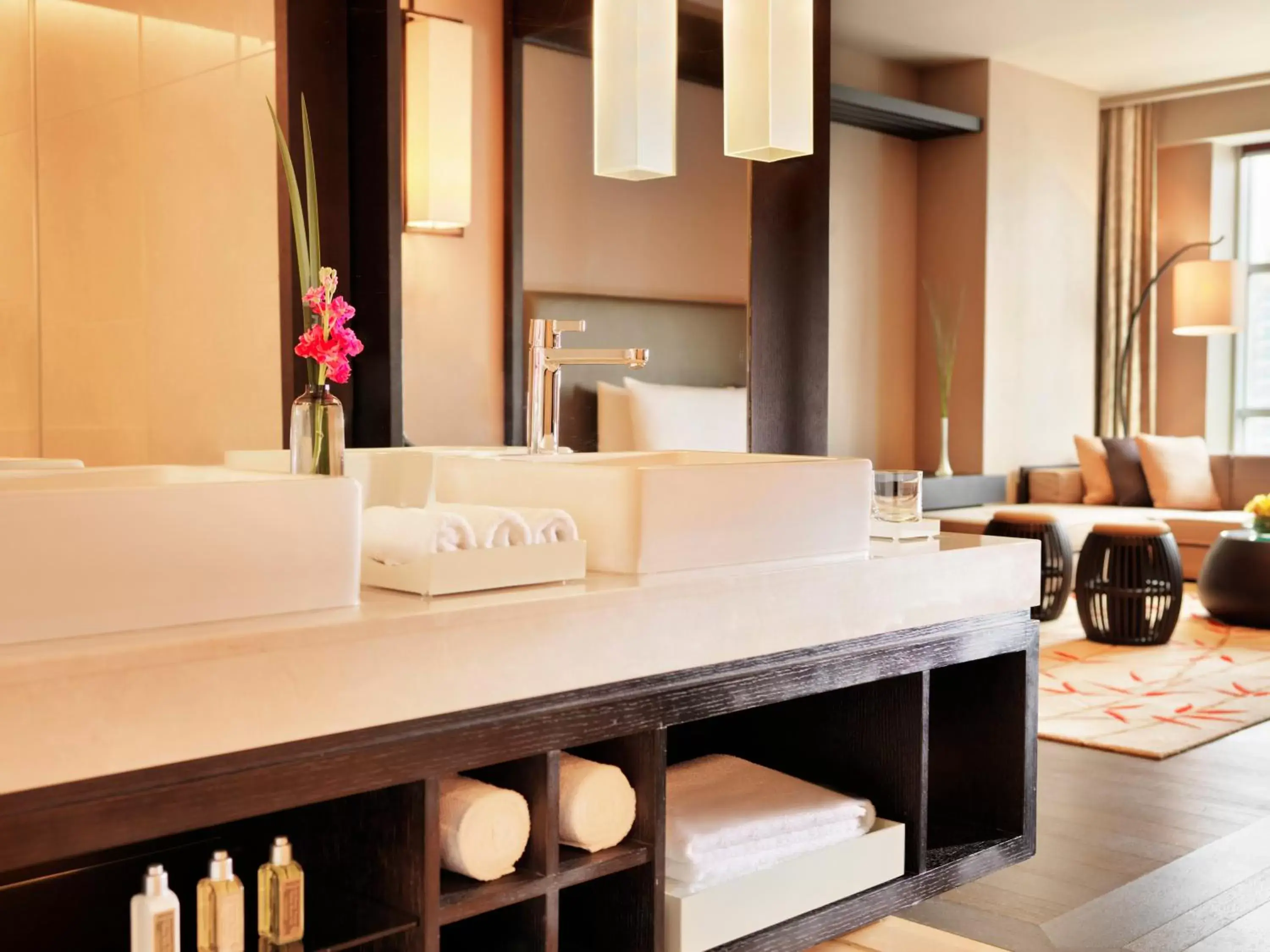 Bathroom, Bed in Himalayas Hotel Shanghai Bathroom, Bed in Himalayas Hotel Shanghai