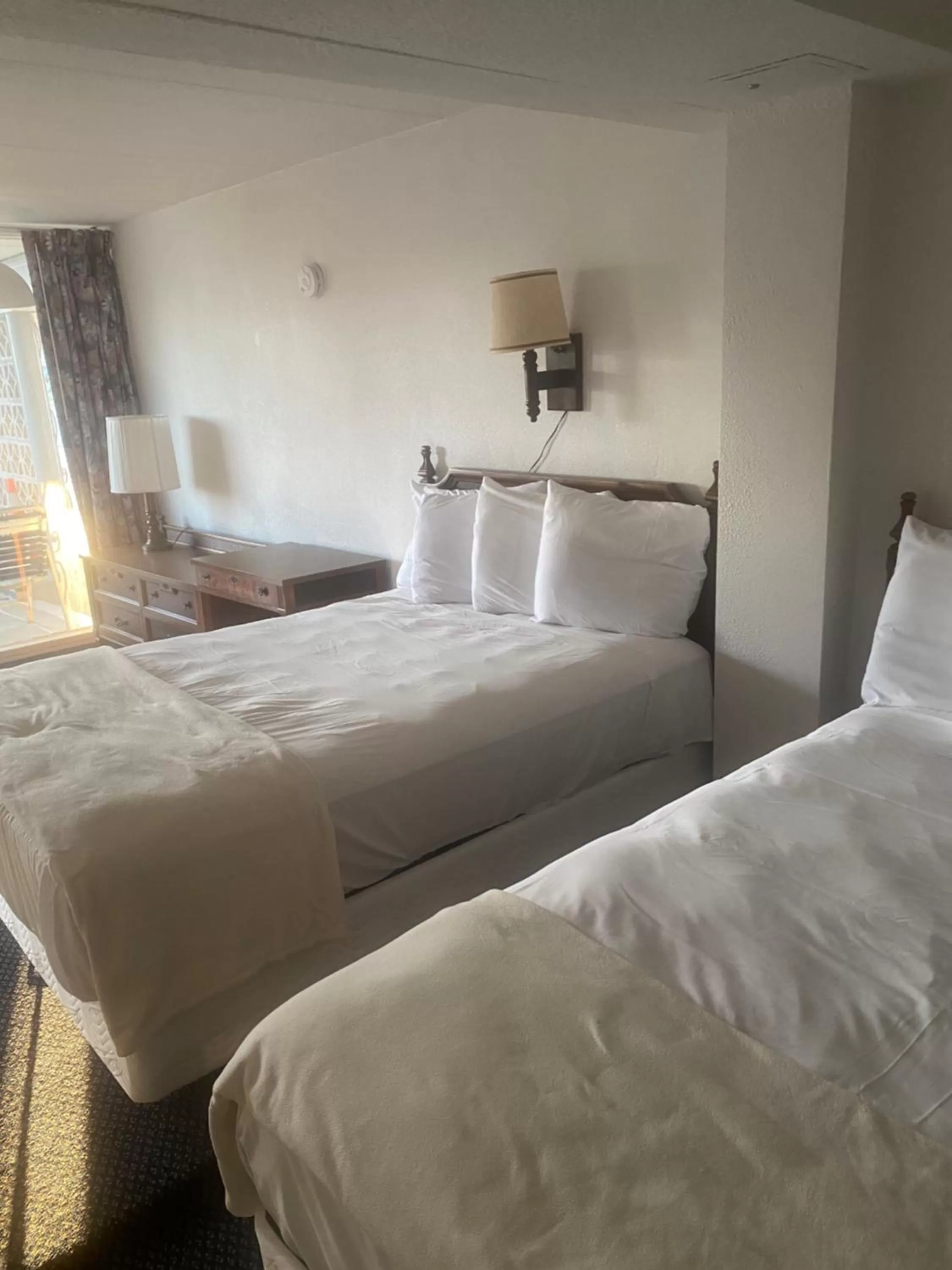 Bedroom, Bed in Yankee Clipper Resort Motel