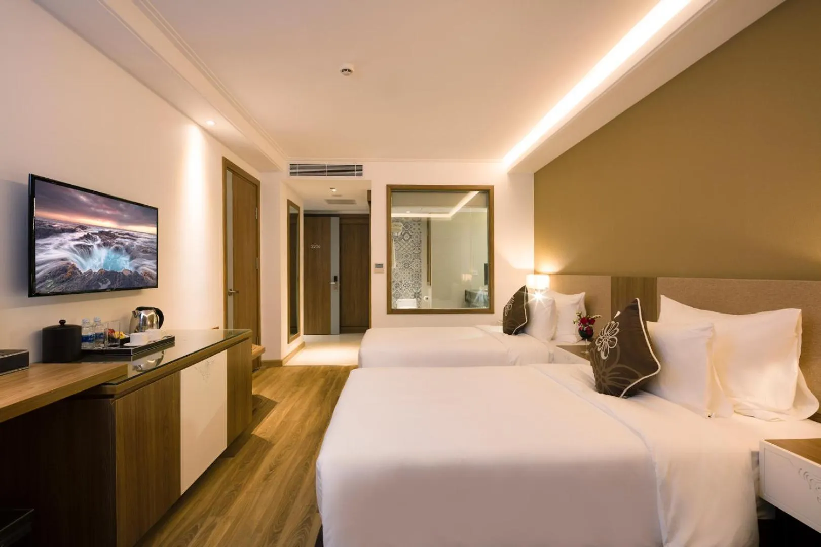 TV and multimedia, Bed in Comodo Nha Trang Hotel