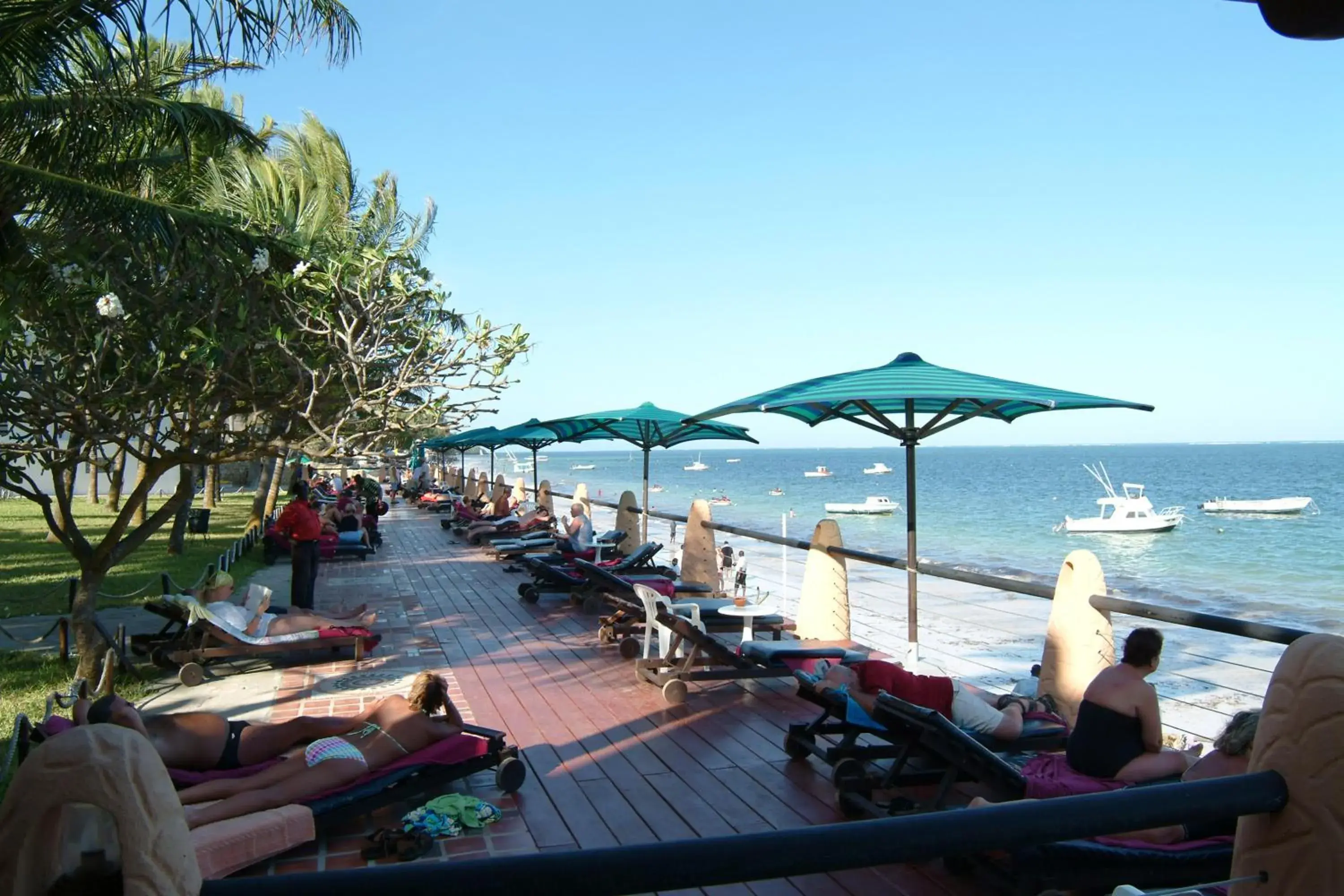 Beach, Restaurant/Places to Eat in Bamburi Beach Hotel