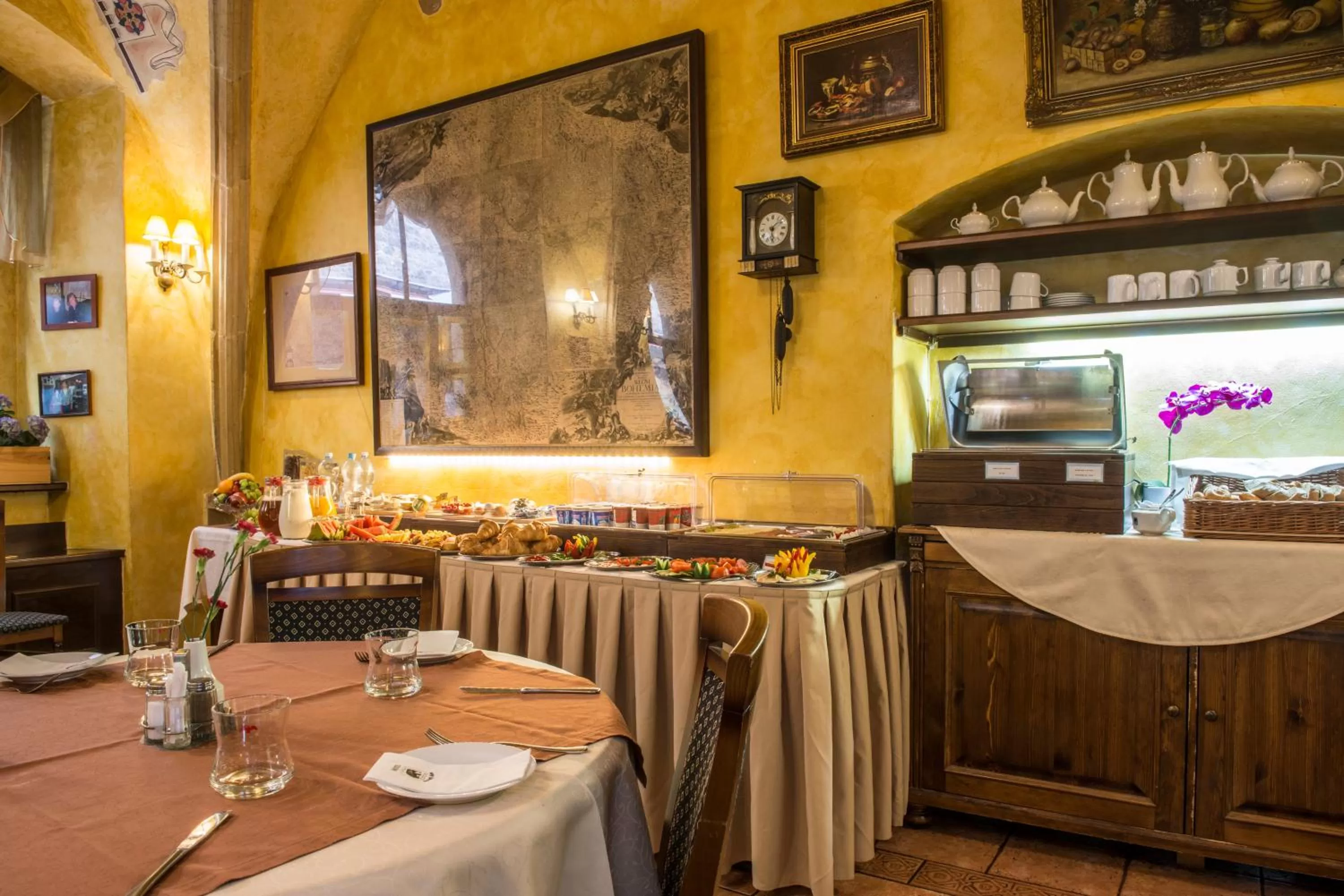 Breakfast in Hotel Cerny Slon