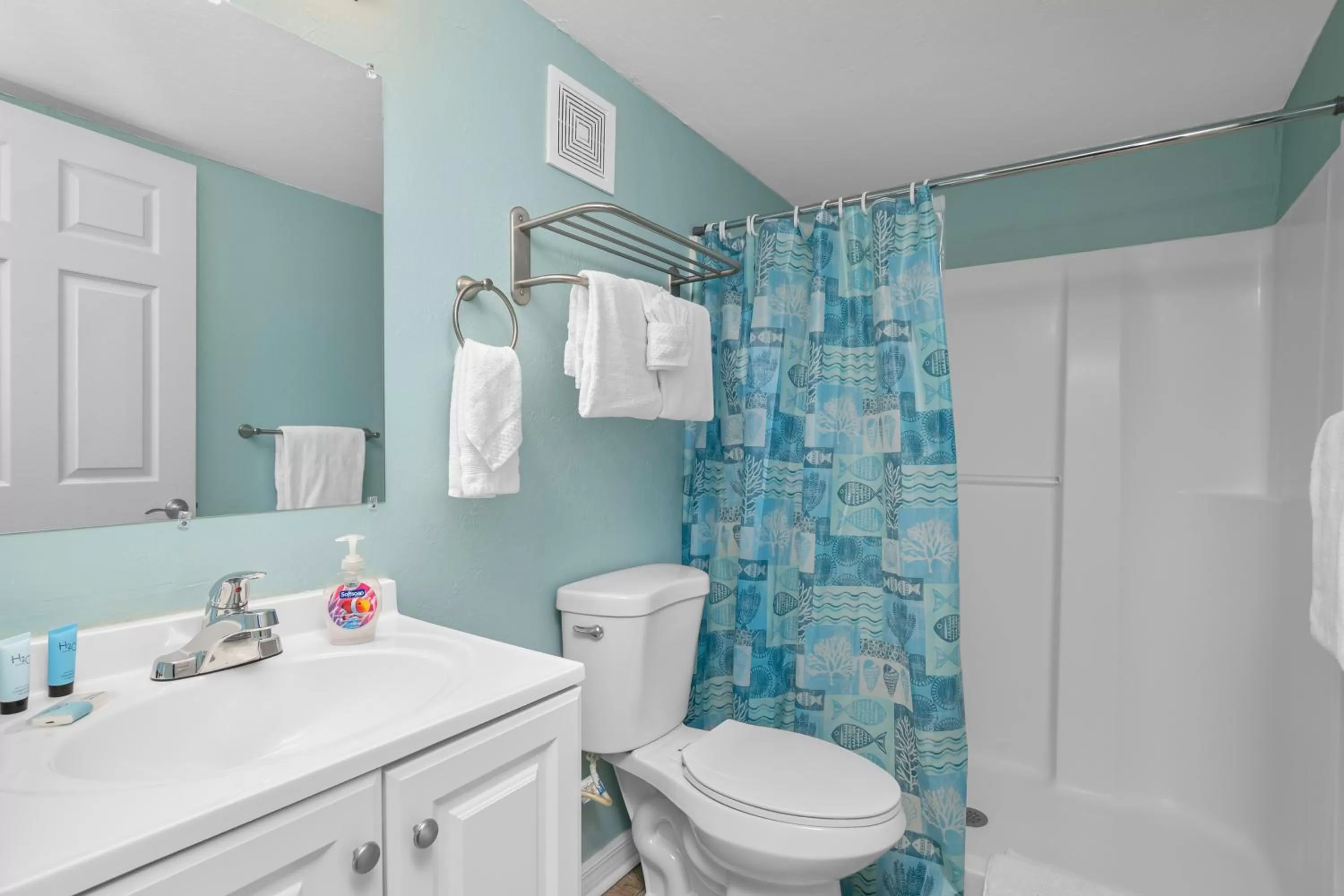 Shower in Latitude 26 Waterfront Resort and Marina