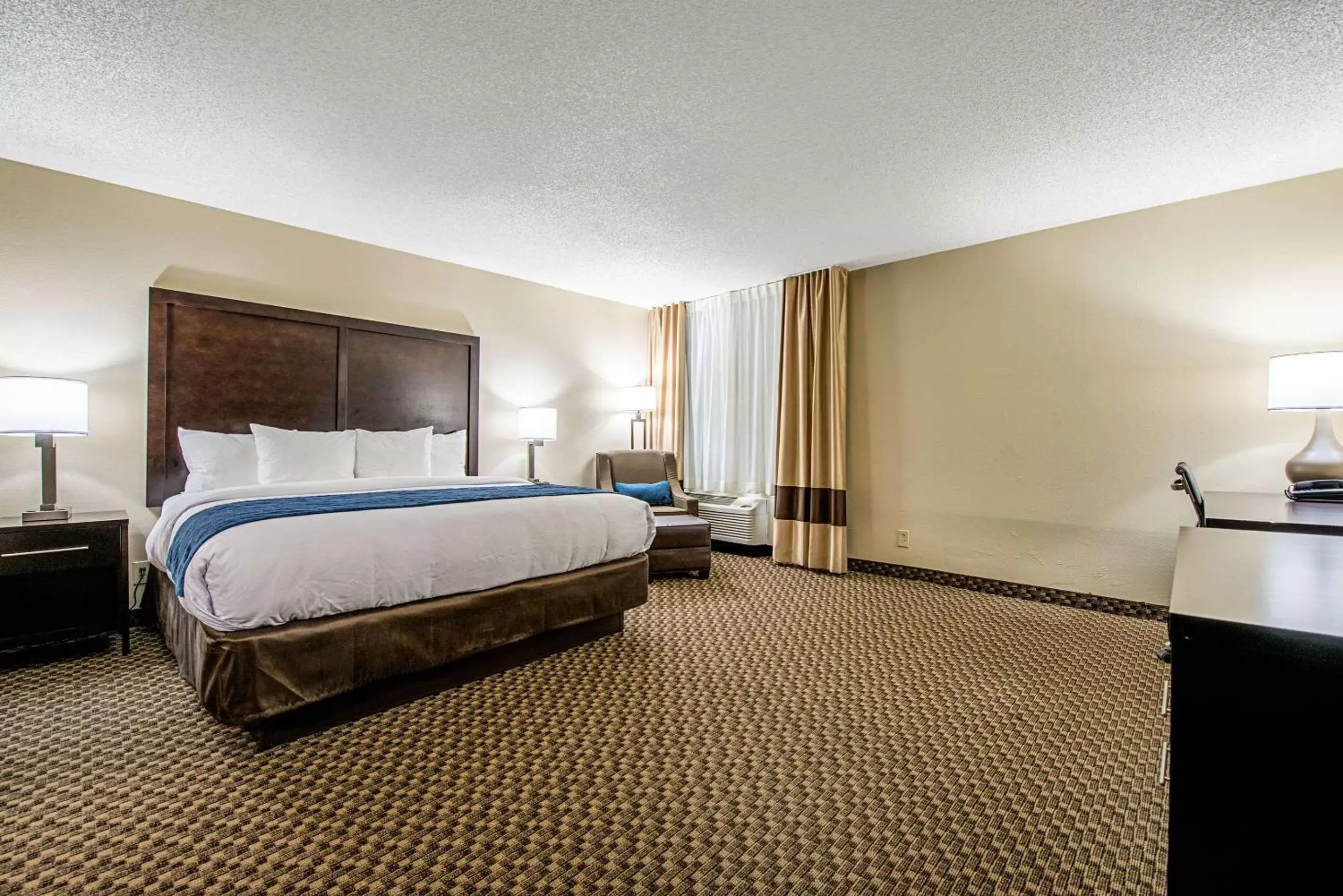 Photo of the whole room, Bed in Comfort Inn Matteson - Chicago