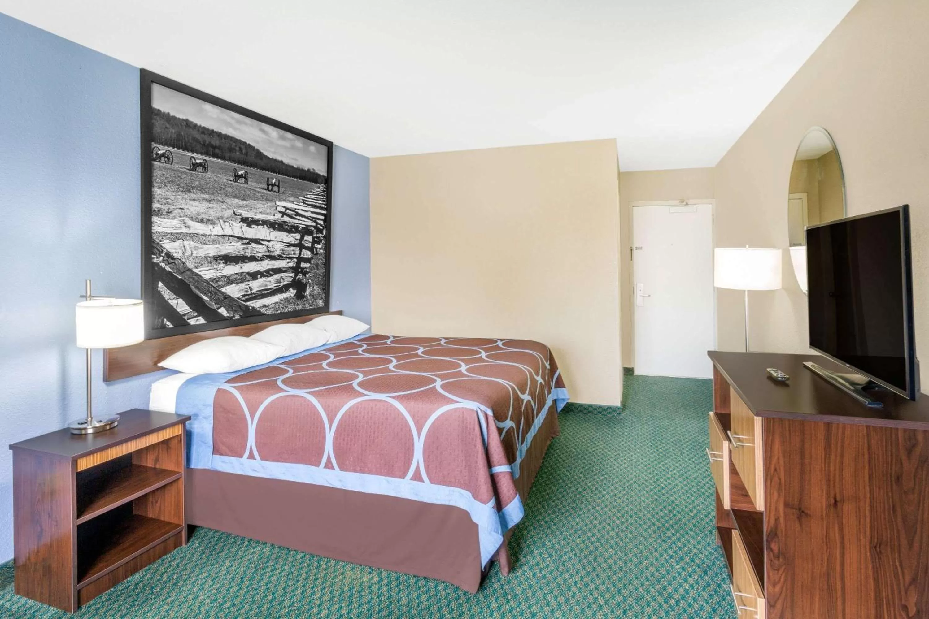 Photo of the whole room, Bed in Super 8 by Wyndham Bentonville