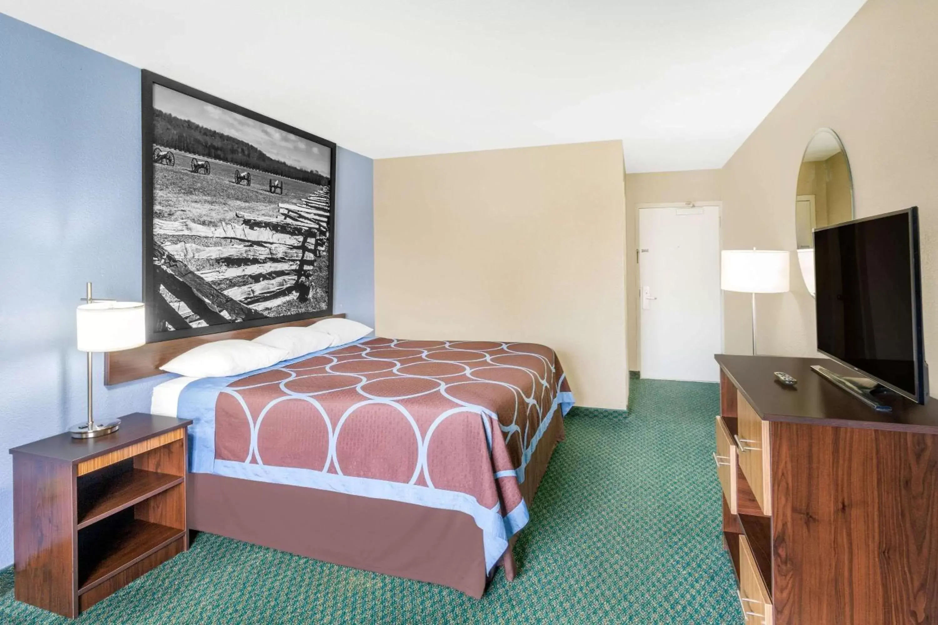 Photo of the whole room, Bed in Super 8 by Wyndham Bentonville