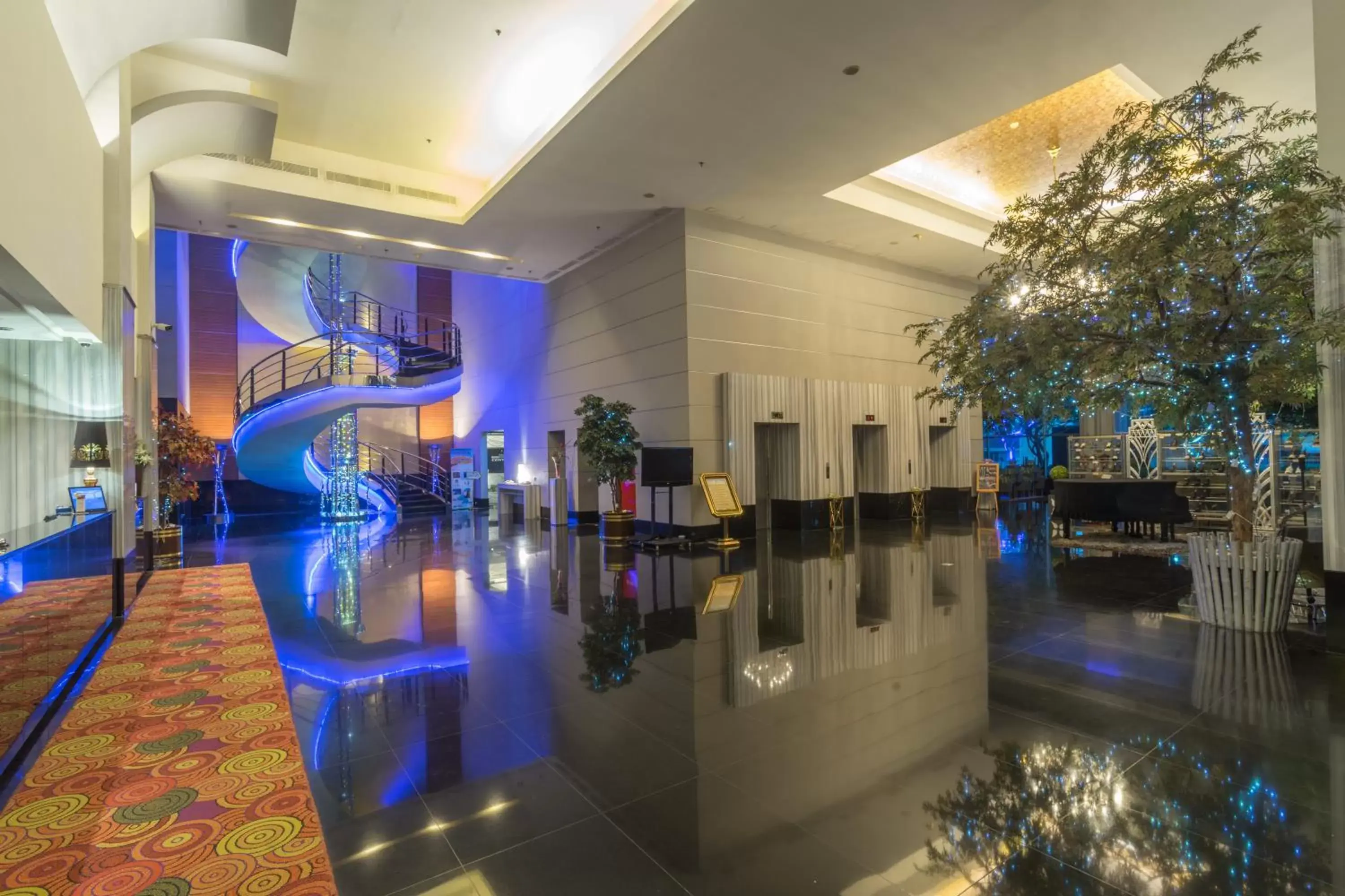 Lobby or reception, Swimming Pool in Manhattan Hotel Jakarta