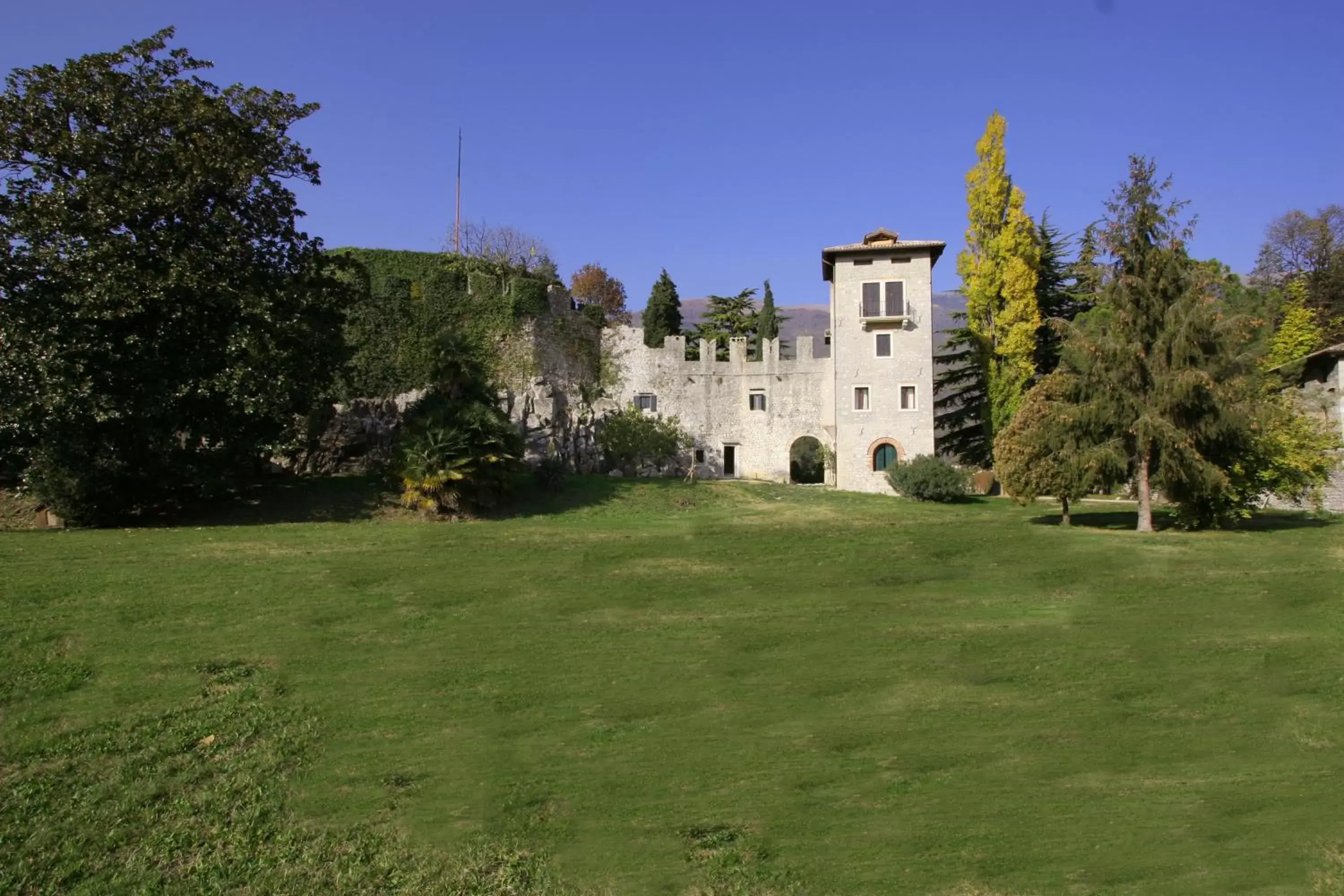 Landmark view, Property Building in Castrum di Serravalle