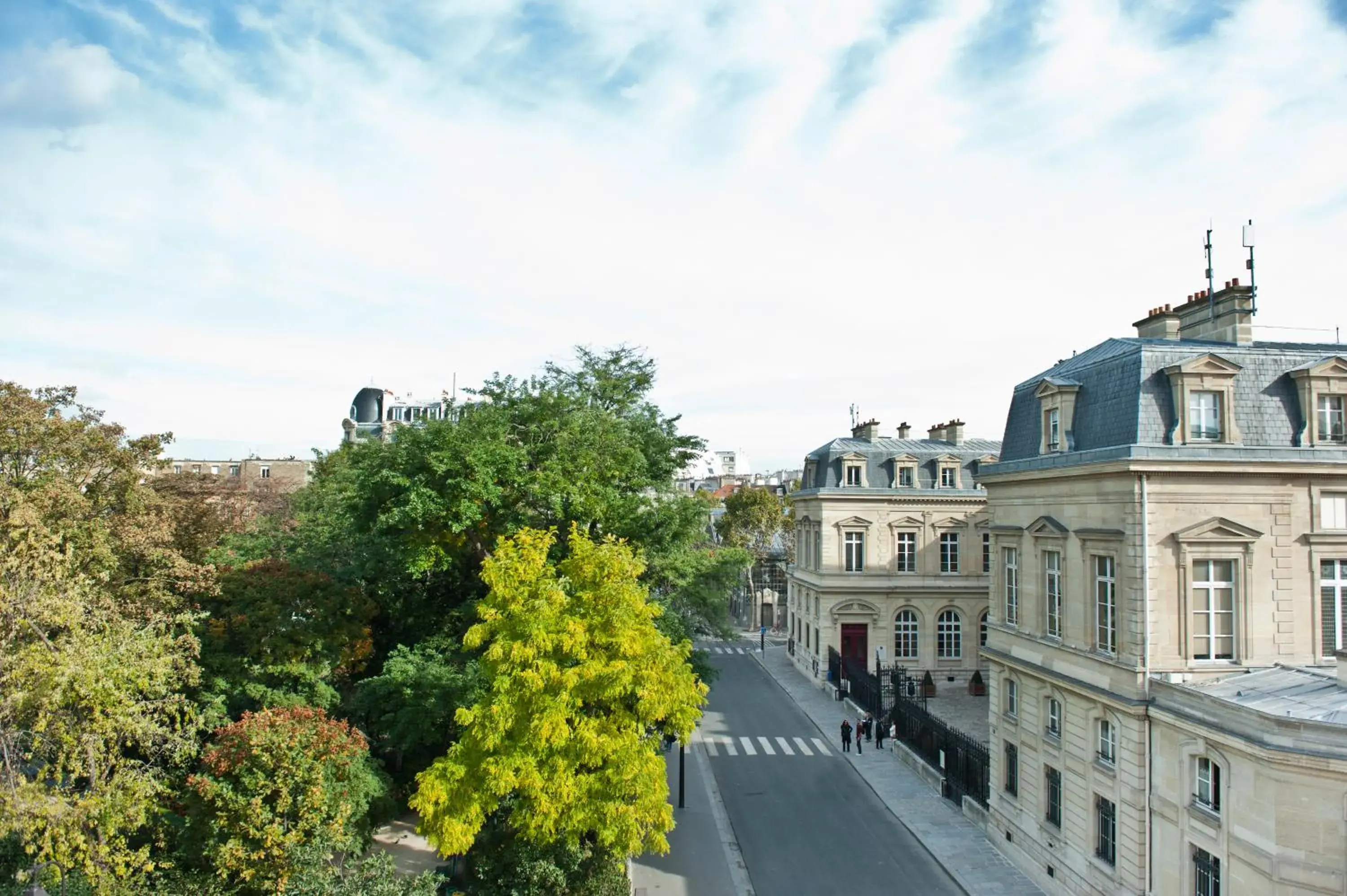City view in La Chambre du Marais