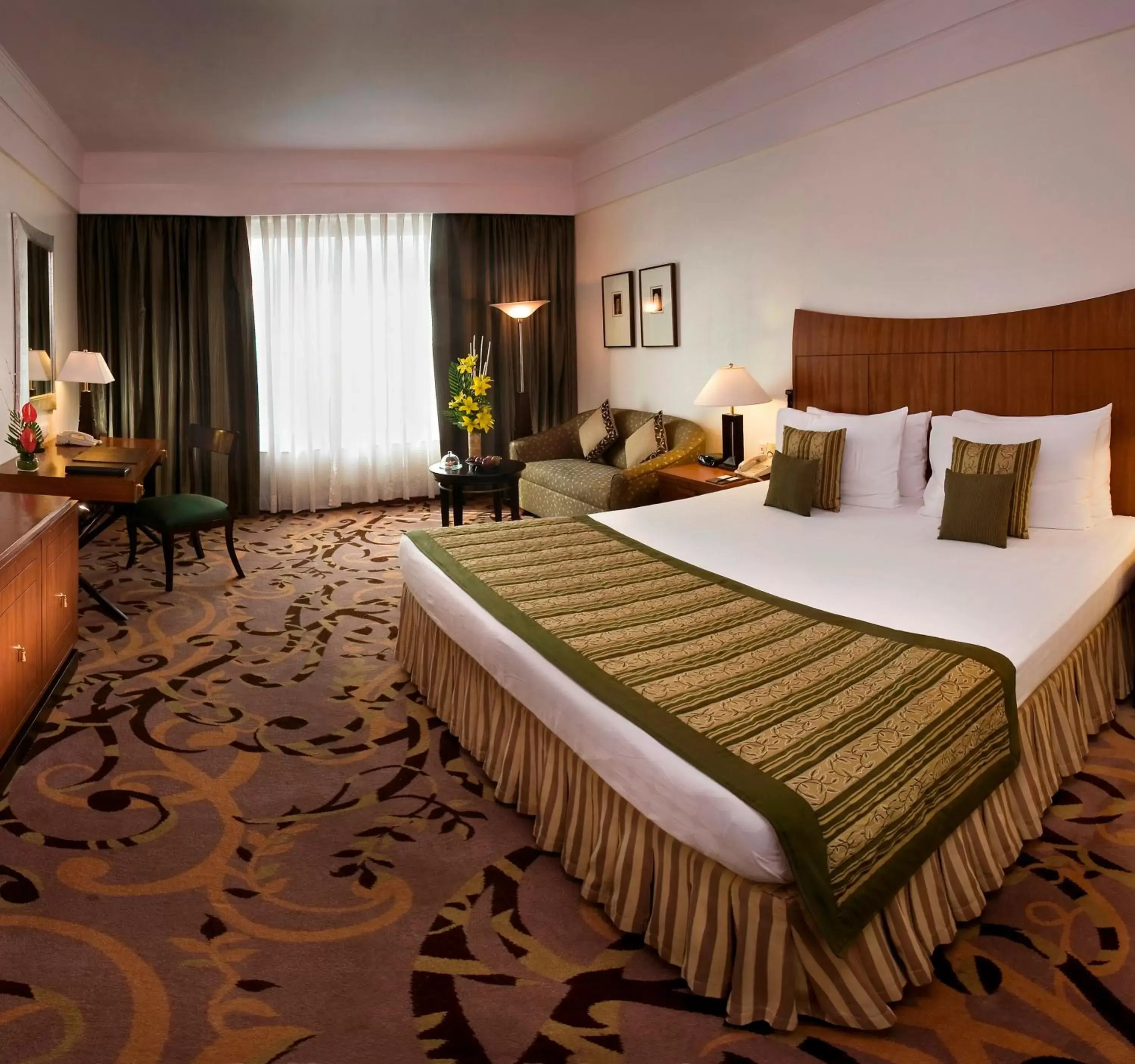 Bed in Radisson Blu MBD Hotel Noida