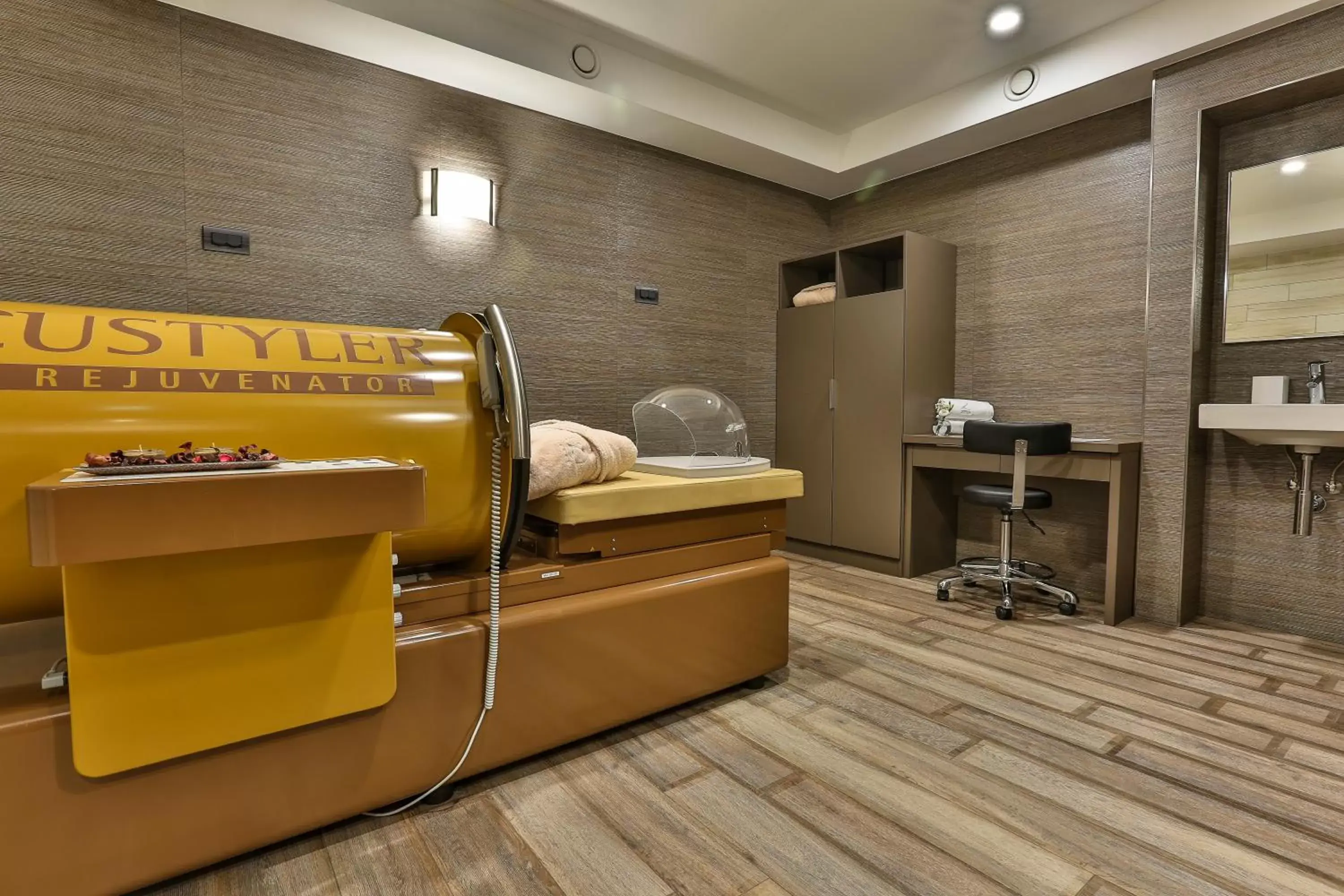 Massage, Bed in Hotel Zeta Massage, Bed in Hotel Zeta