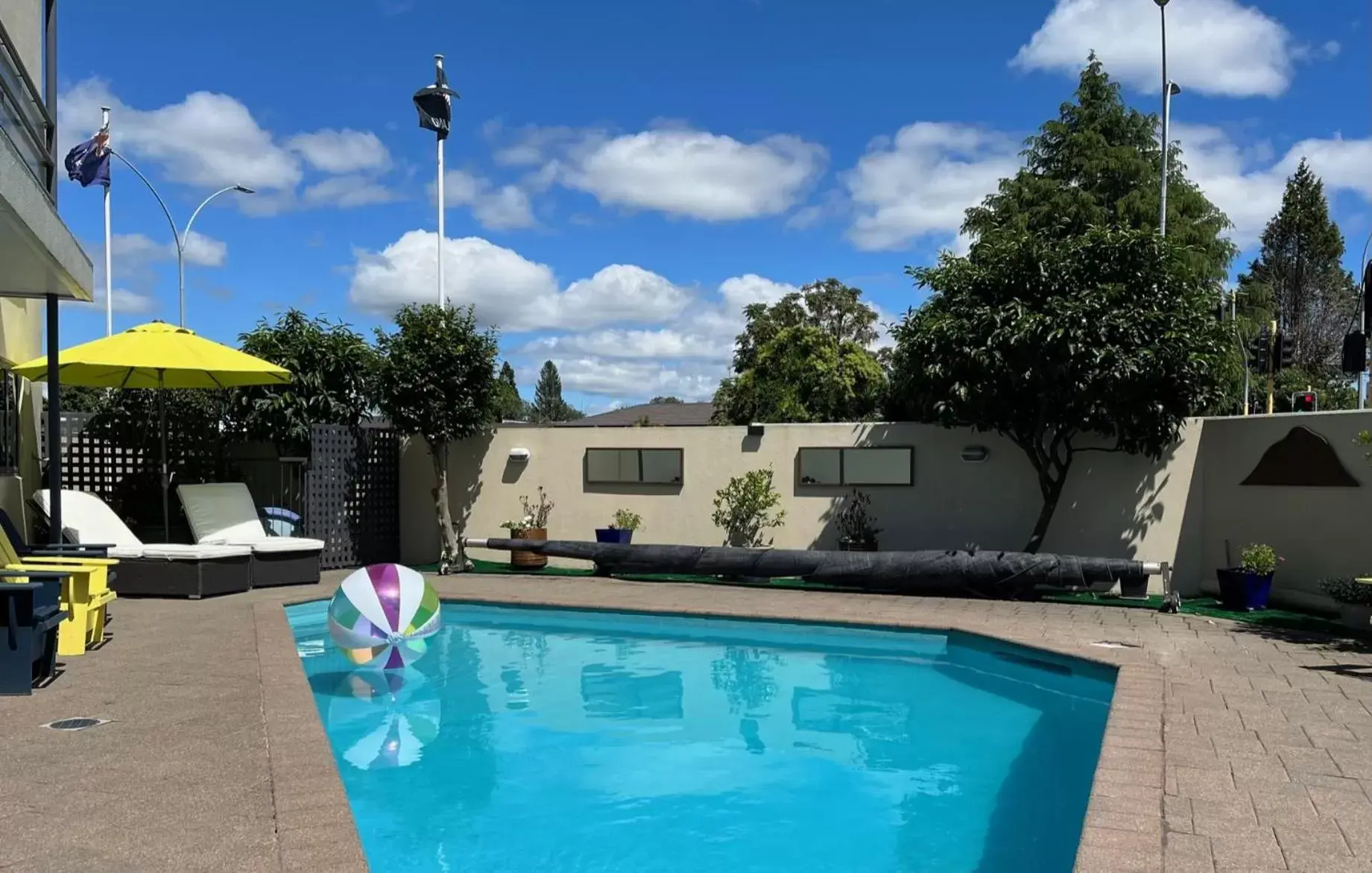 Swimming Pool in Academy Motor Inn