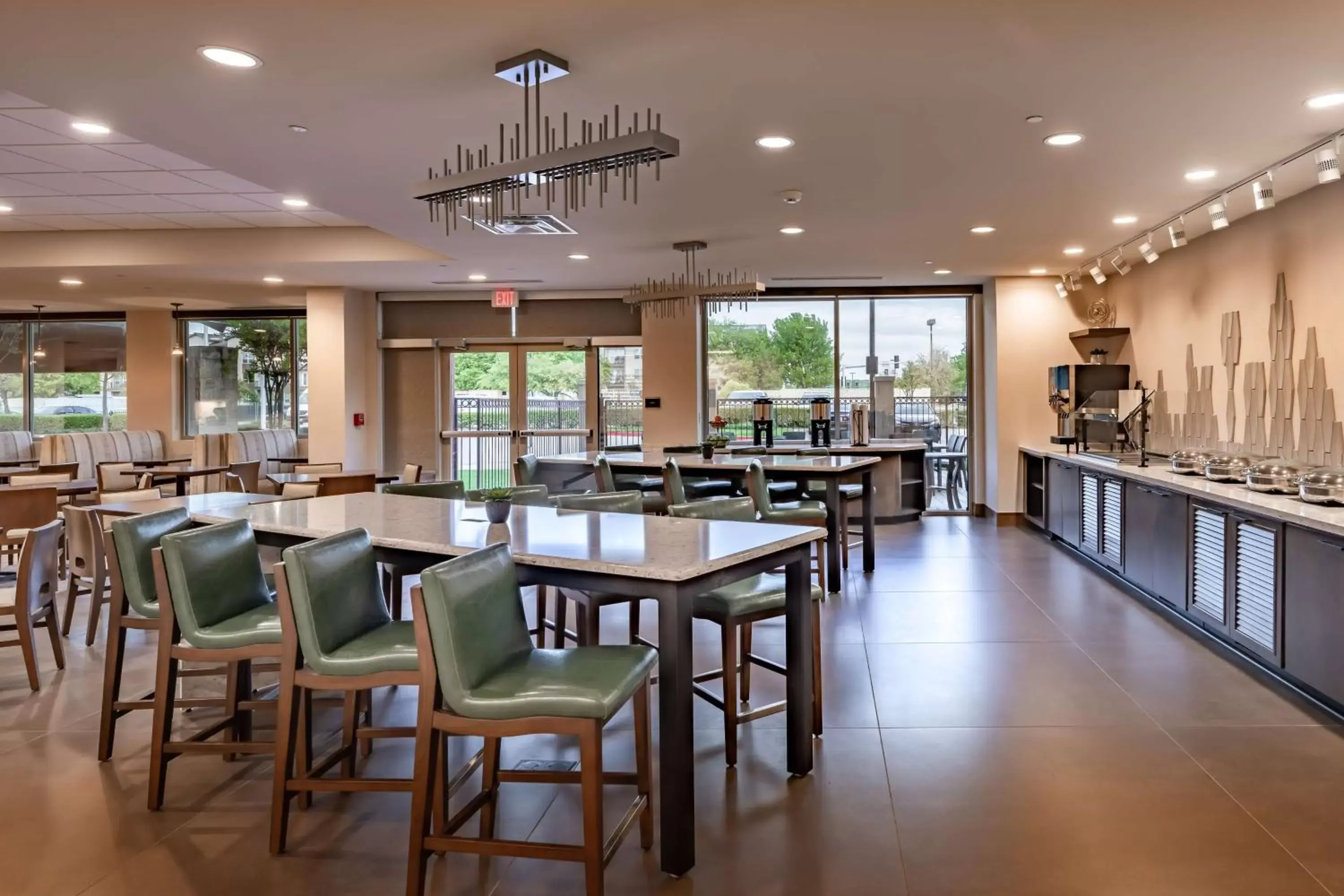 Dining area, Restaurant/Places to Eat in DoubleTree by Hilton Dallas-Farmers Branch