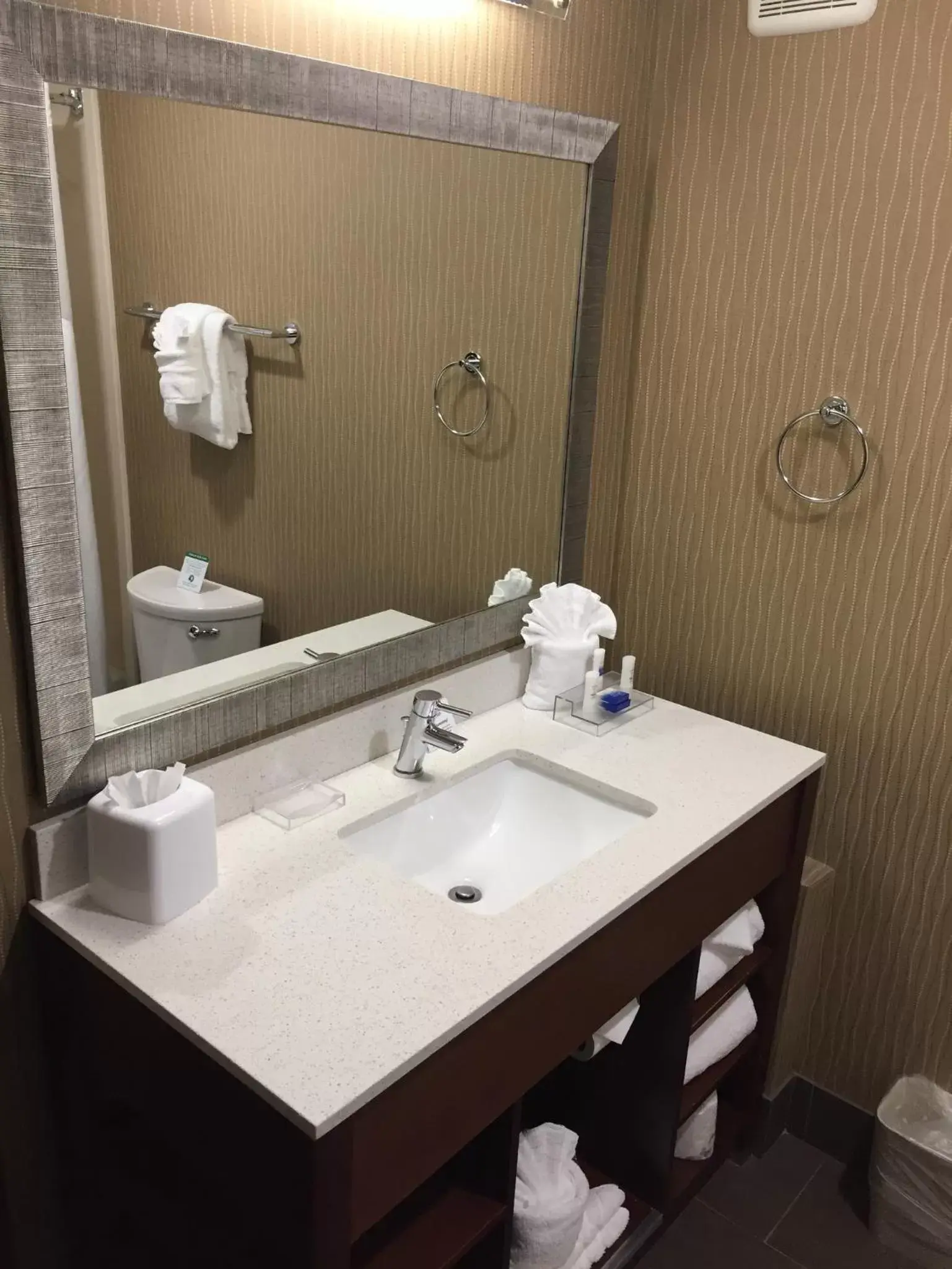 Bathroom in Best Western Plus Portland Airport Hotel & Suites