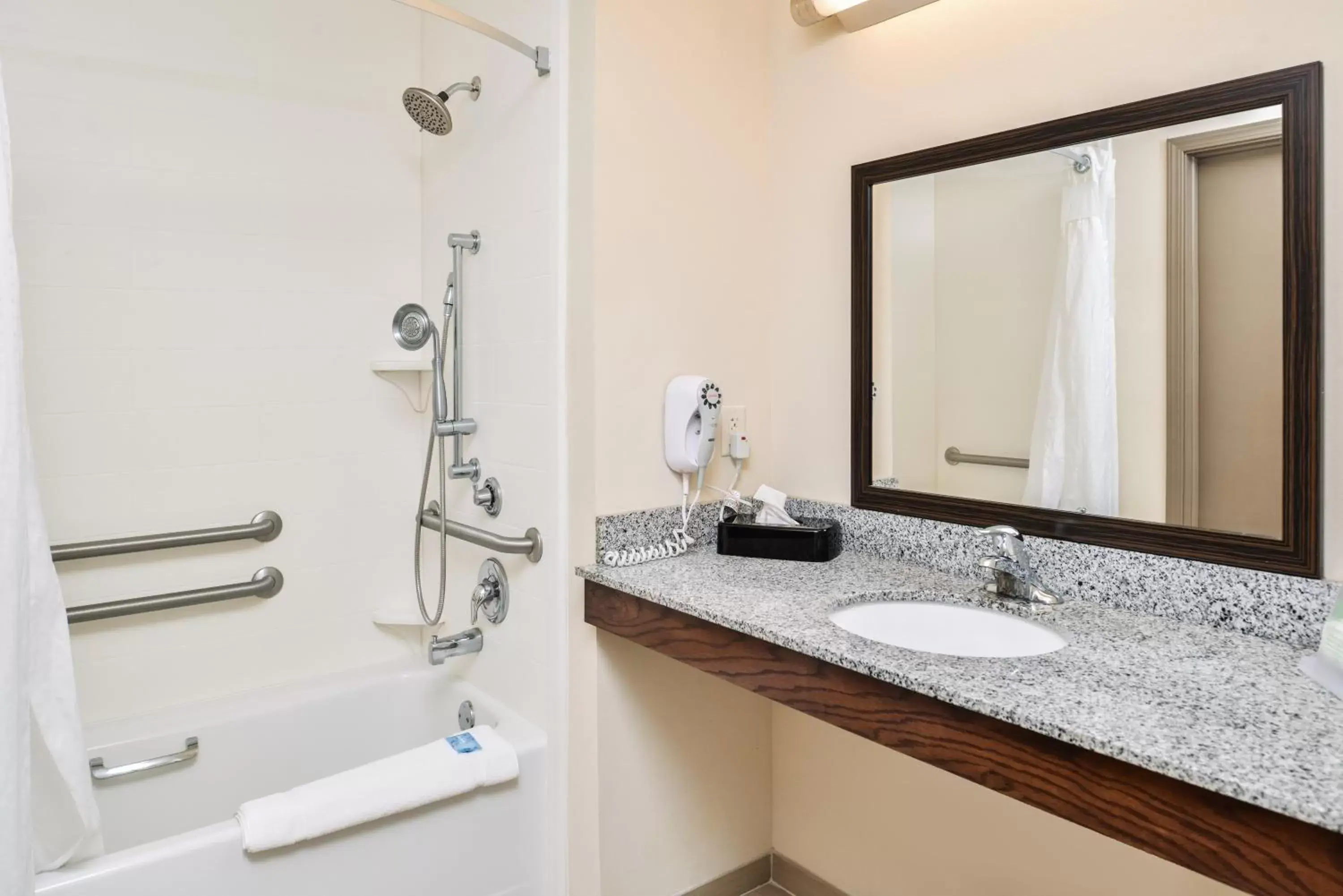 Photo of the whole room, Bathroom in Holiday Inn Express Hotel & Suites York, an IHG Hotel