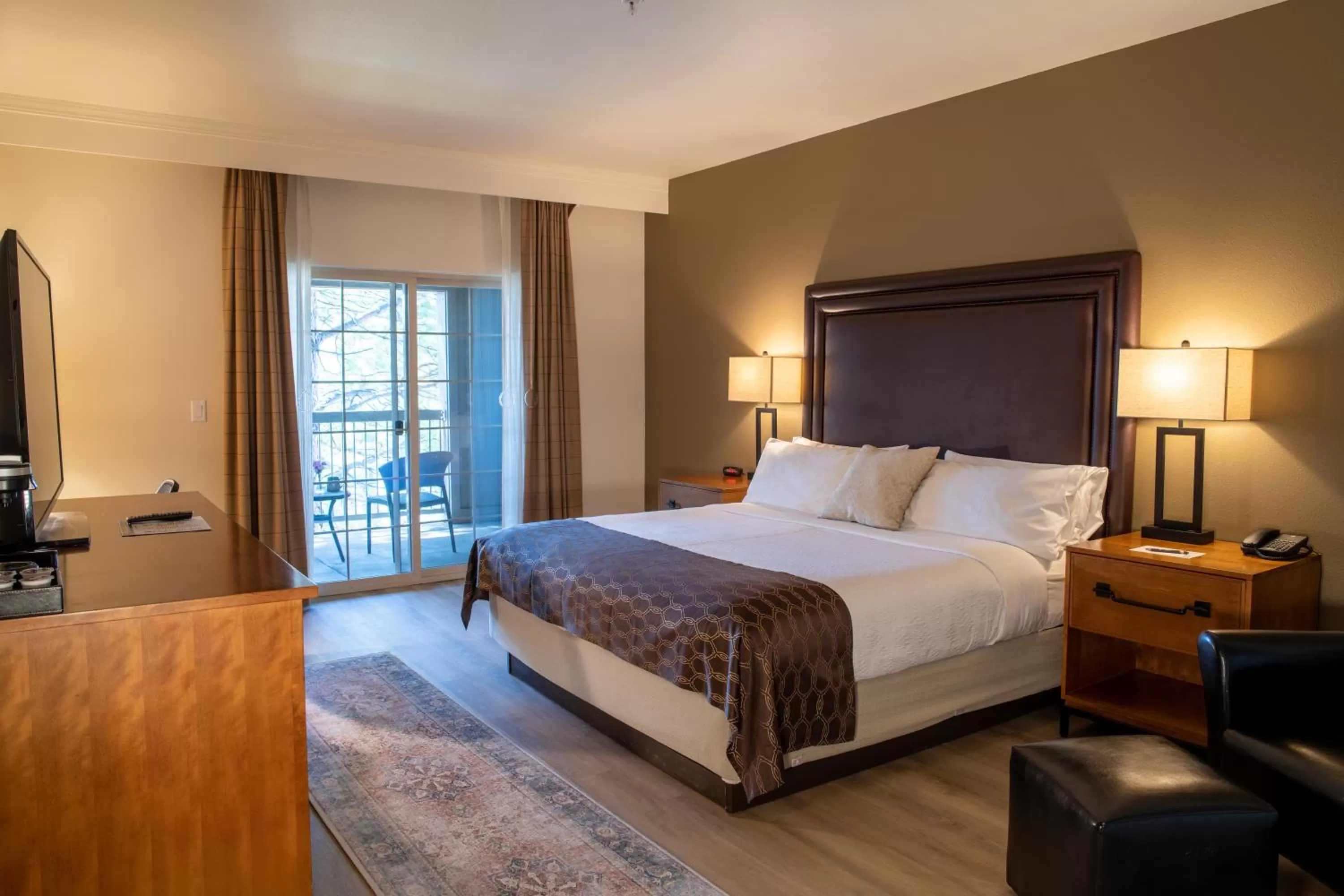 Bed in Running Y Ranch Golf & Spa Resort