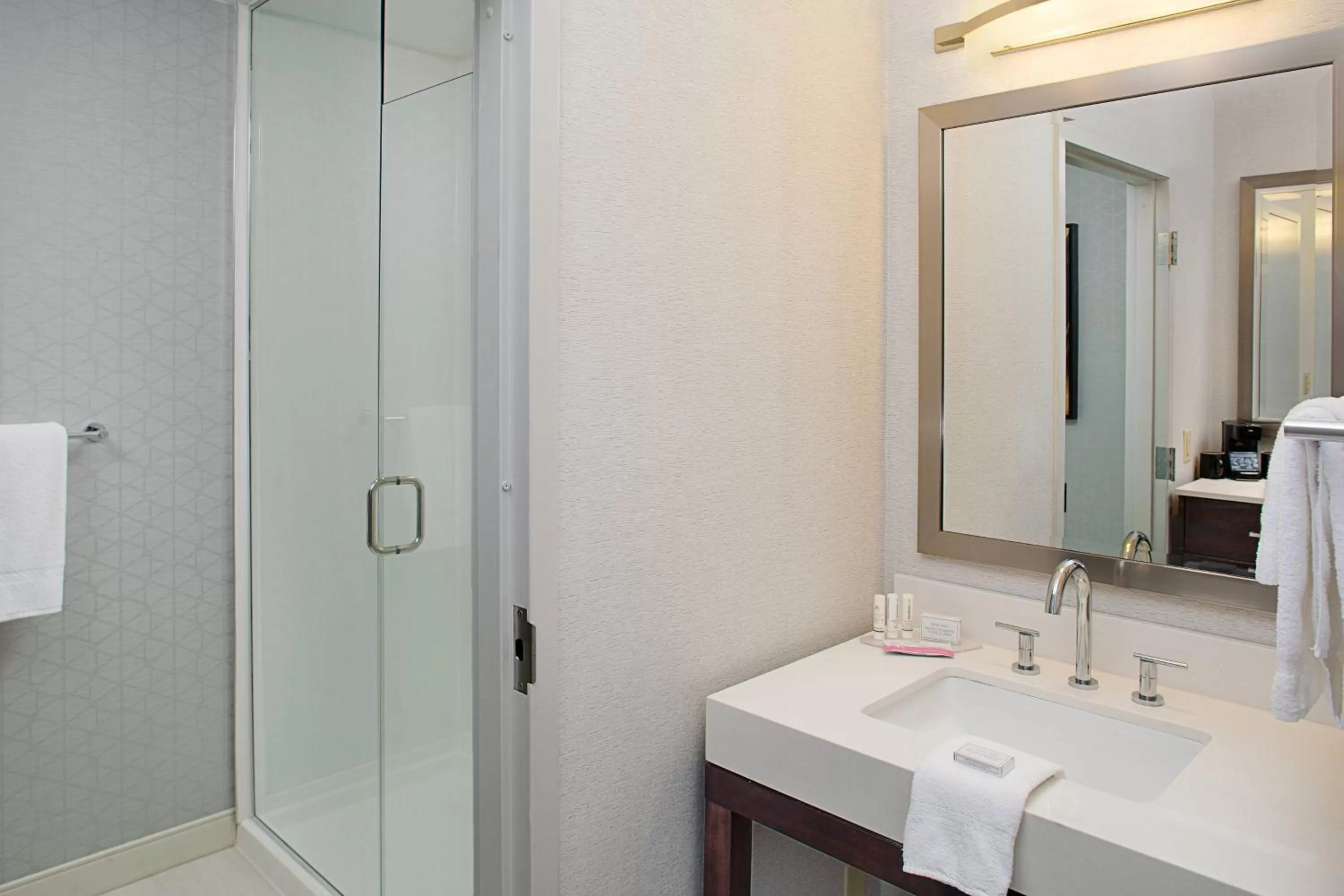 Bathroom in Courtyard Manchester-Boston Regional Airport