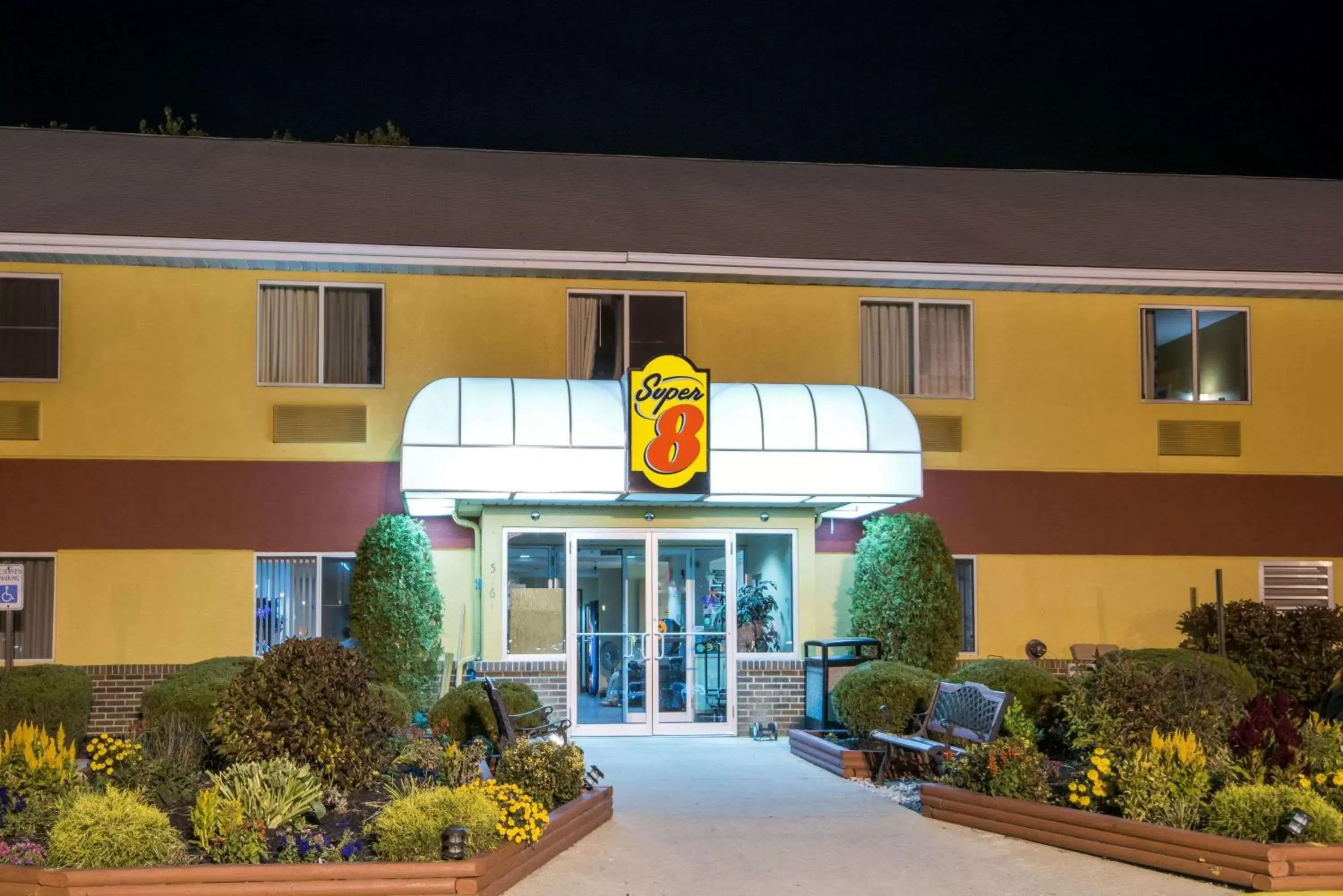 Property building in Super 8 by Wyndham Medina Property building in Super 8 by Wyndham Medina