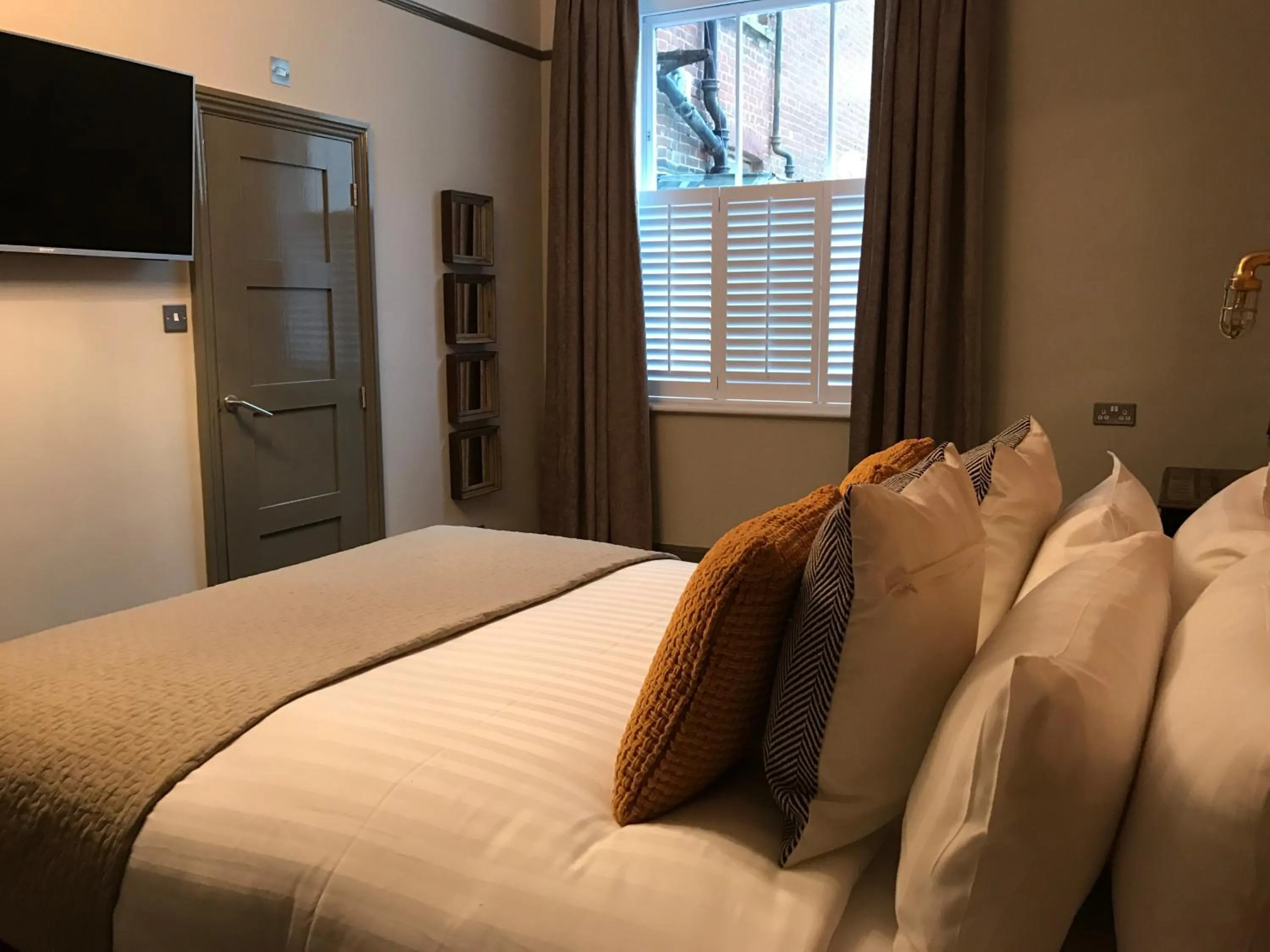 Bedroom, Bed in The Southern Belle