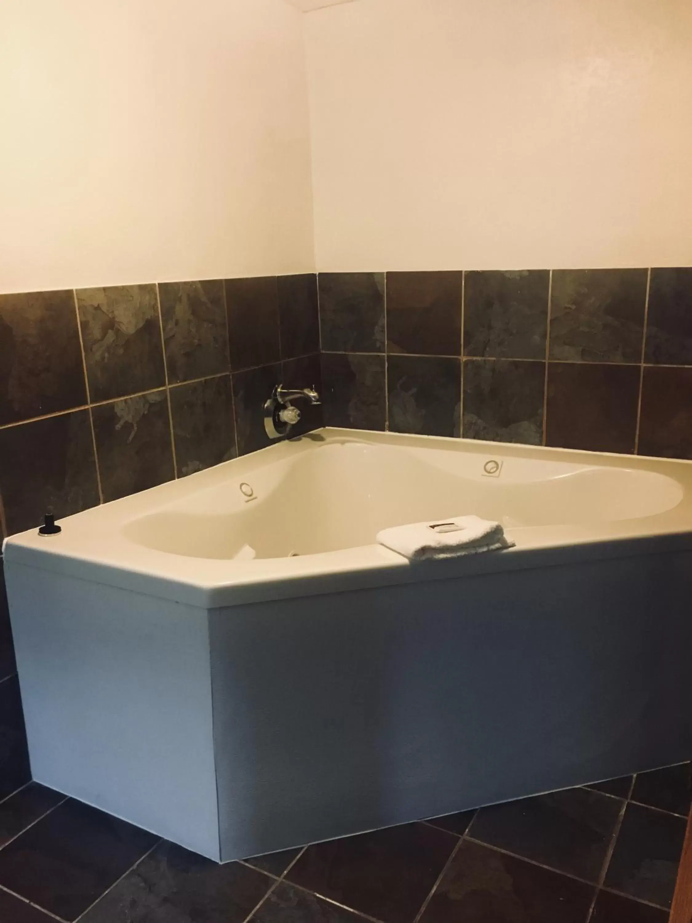 Bathroom in Days Inn by Wyndham Sherman