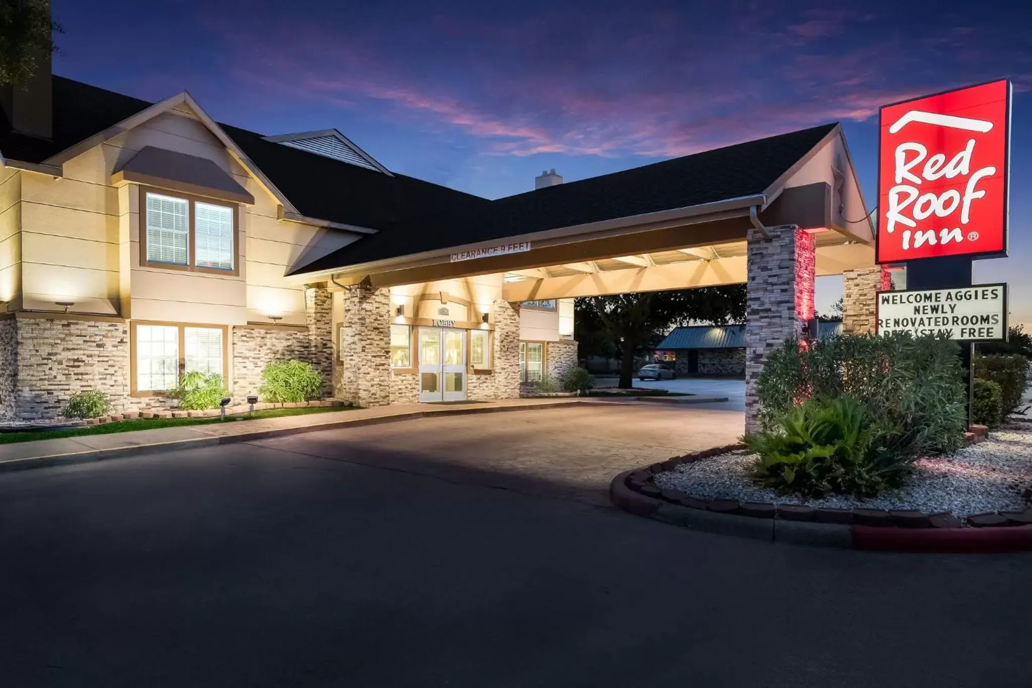 Property Building in Red Roof Inn College Station