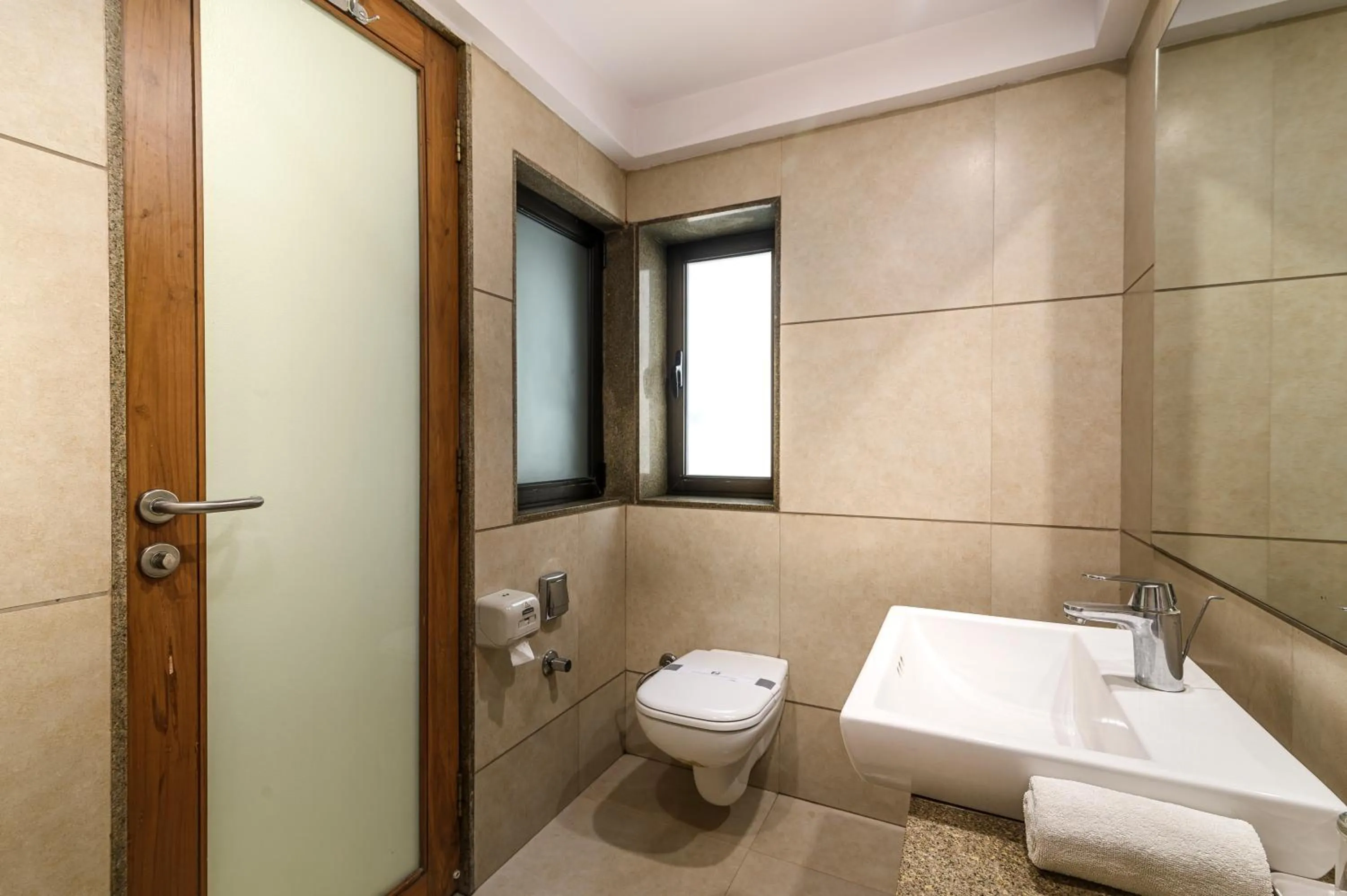 Shower in Budget Inn Bellevue