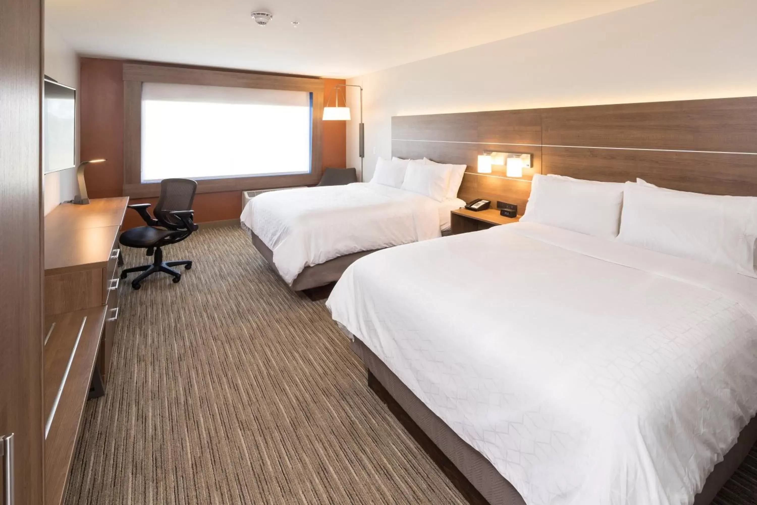 Photo of the whole room, Bed in Holiday Inn Express Hotel & Suites Grand Blanc, an IHG Hotel