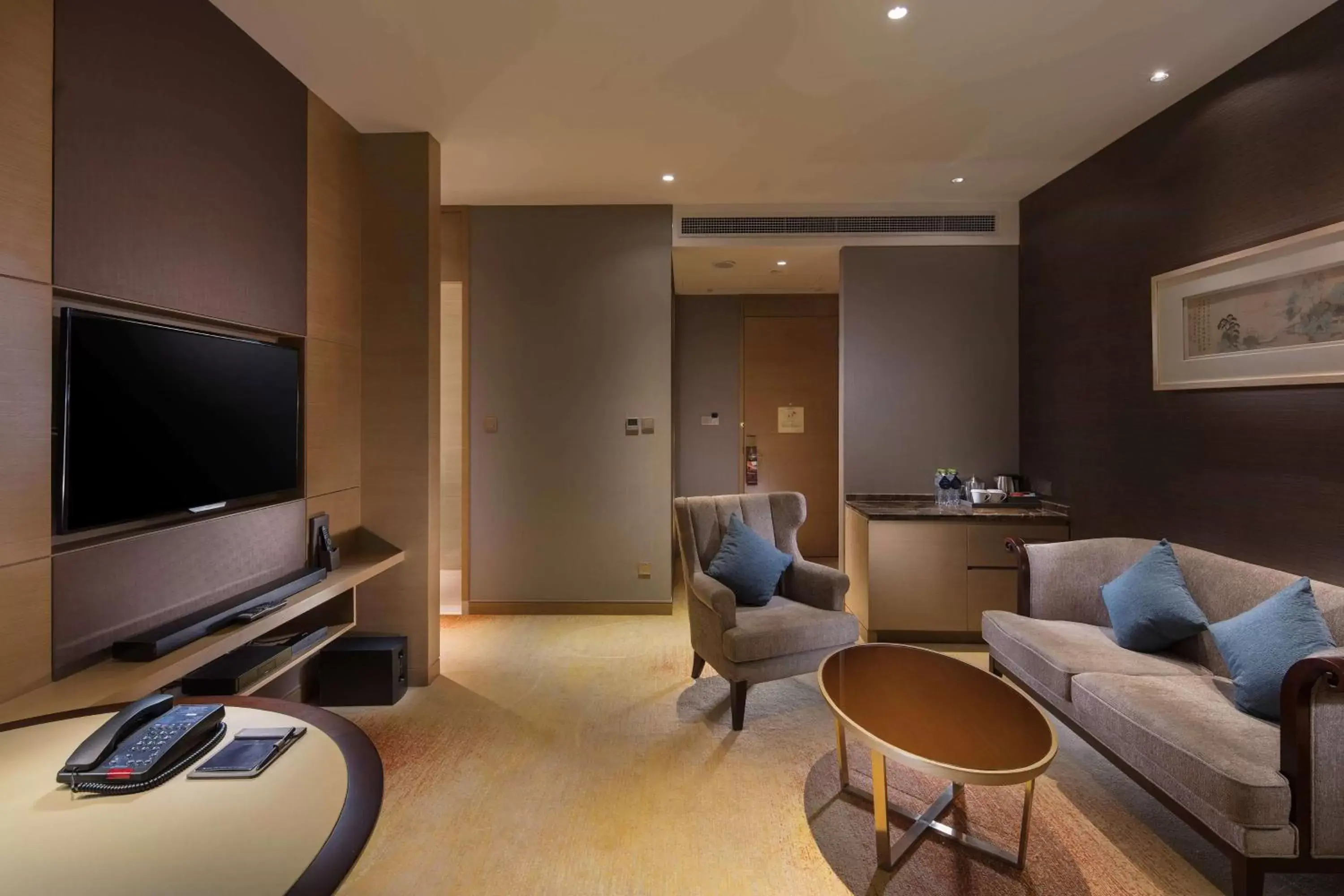 Bedroom, TV/Entertainment Center in Hilton Yantai