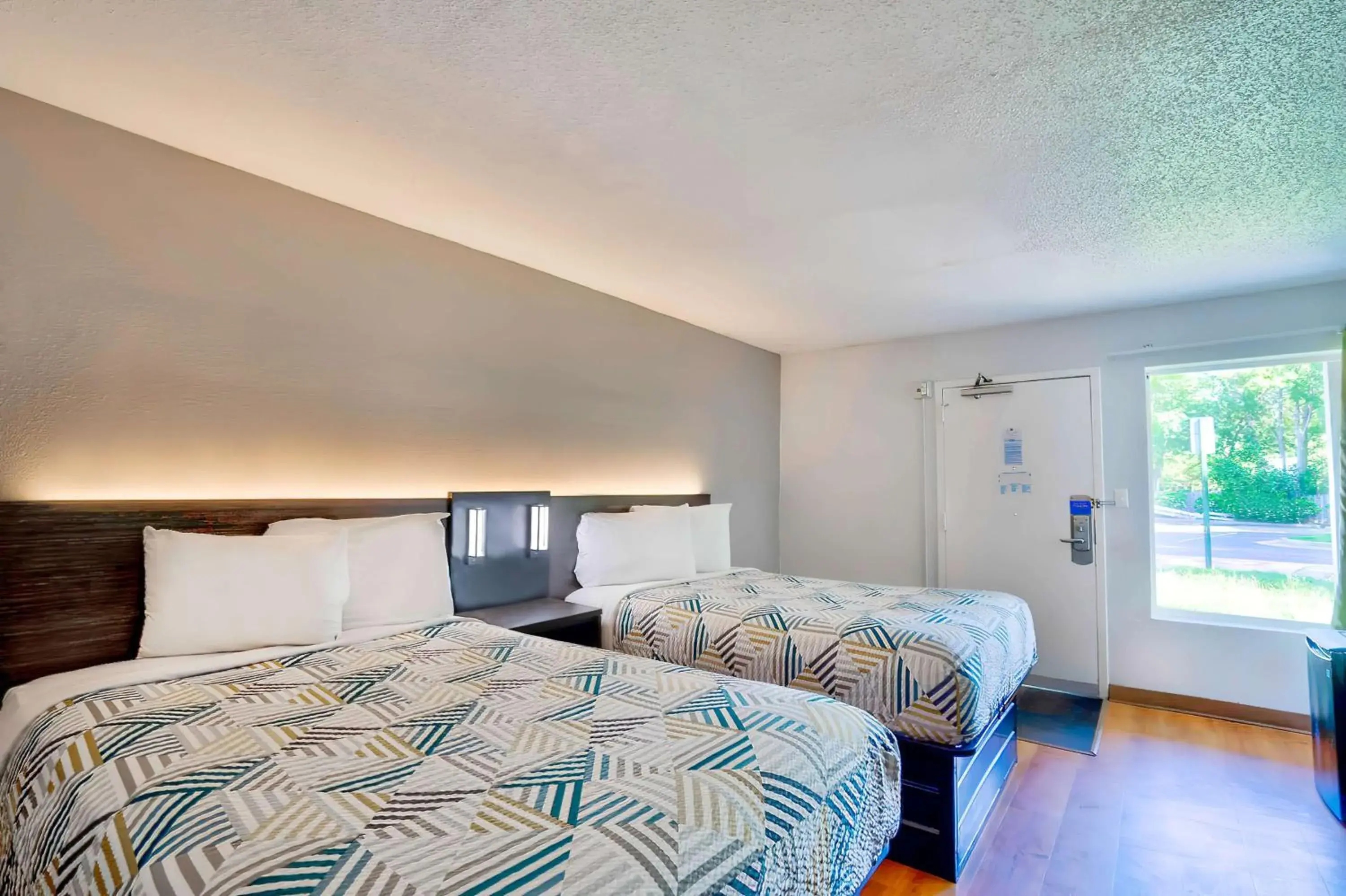 Bedroom, Bed in Motel 6 Virginia Beach