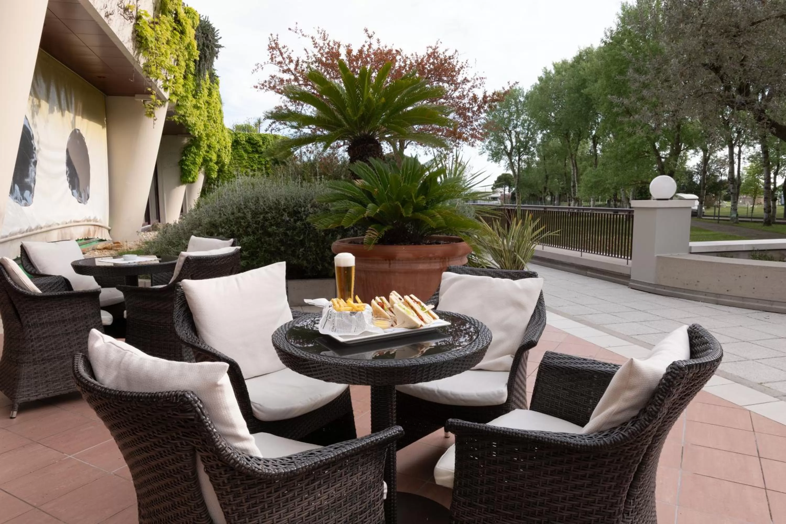 Restaurant/places to eat in Savoy Beach Hotel & Thermal Spa