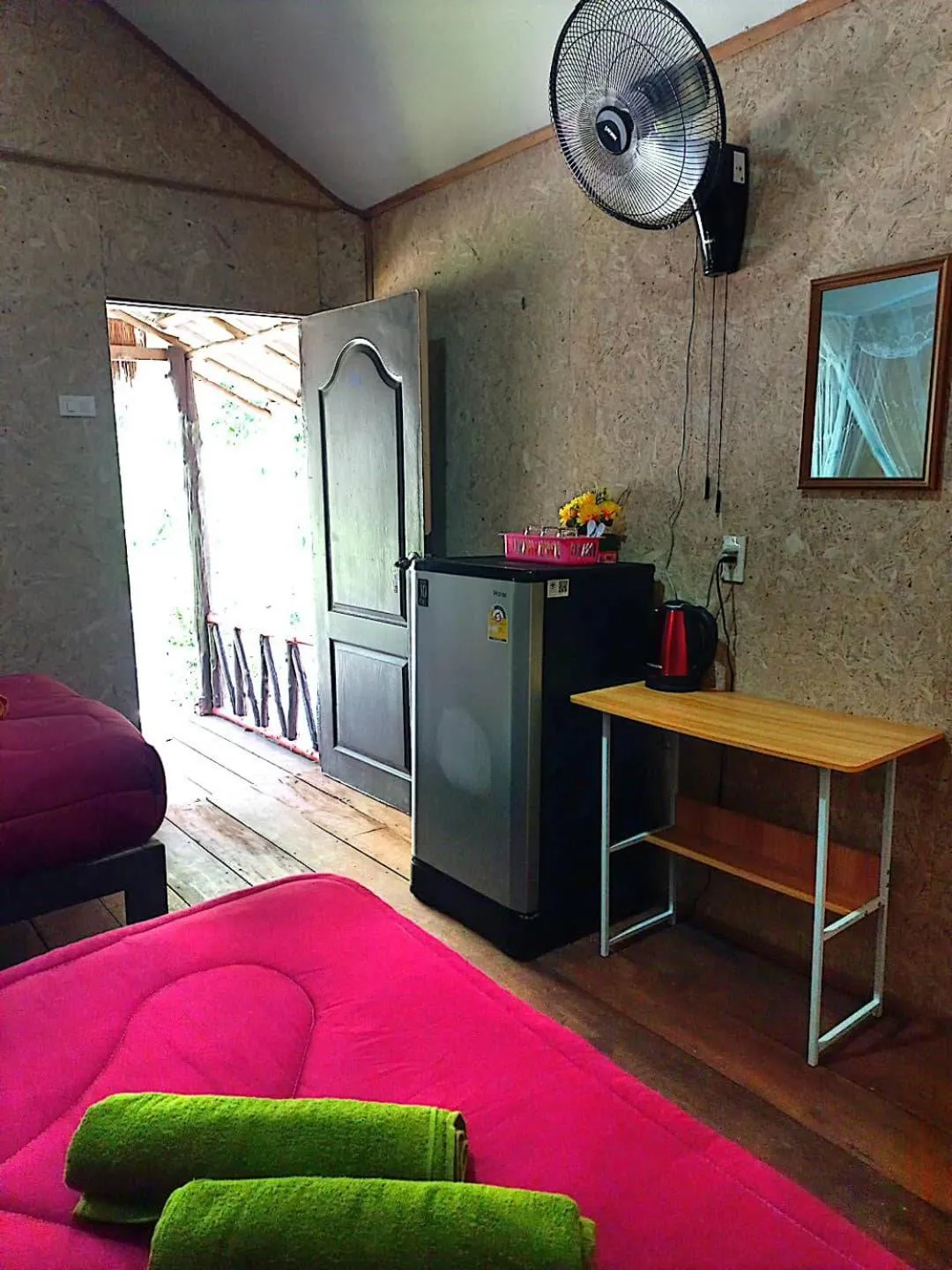 Area and facilities in Lanta Maikeaw Bungalow
